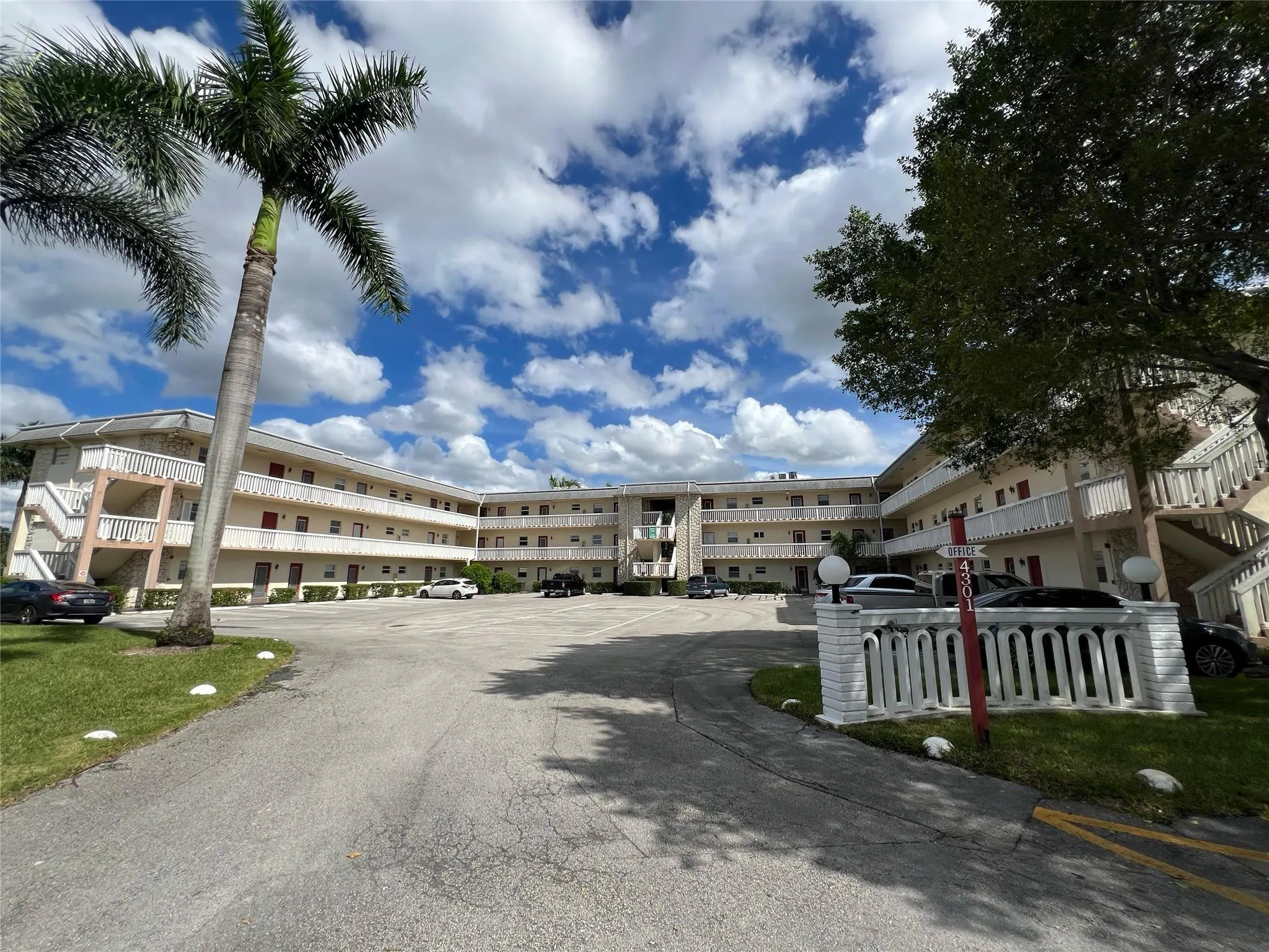 4299 NW 16th St, #306