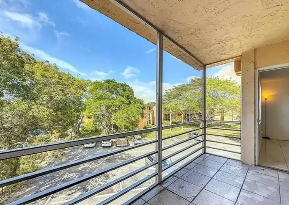 4304 NW 9th Ave, #2-3C