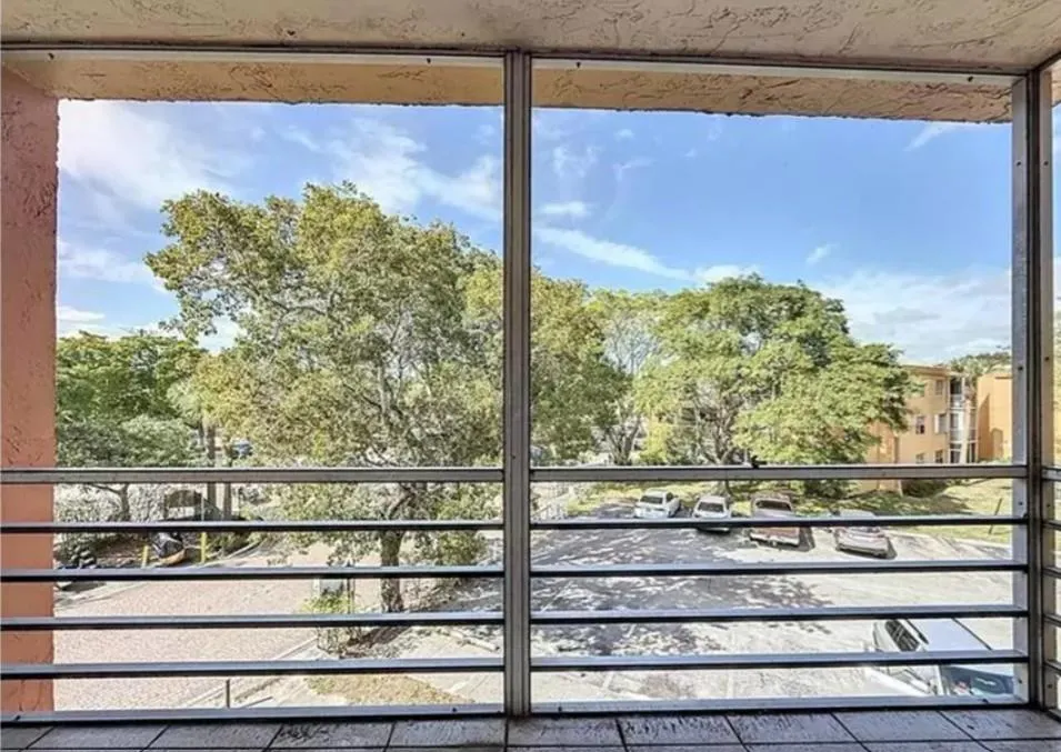 4304 NW 9th Ave, #2-3C