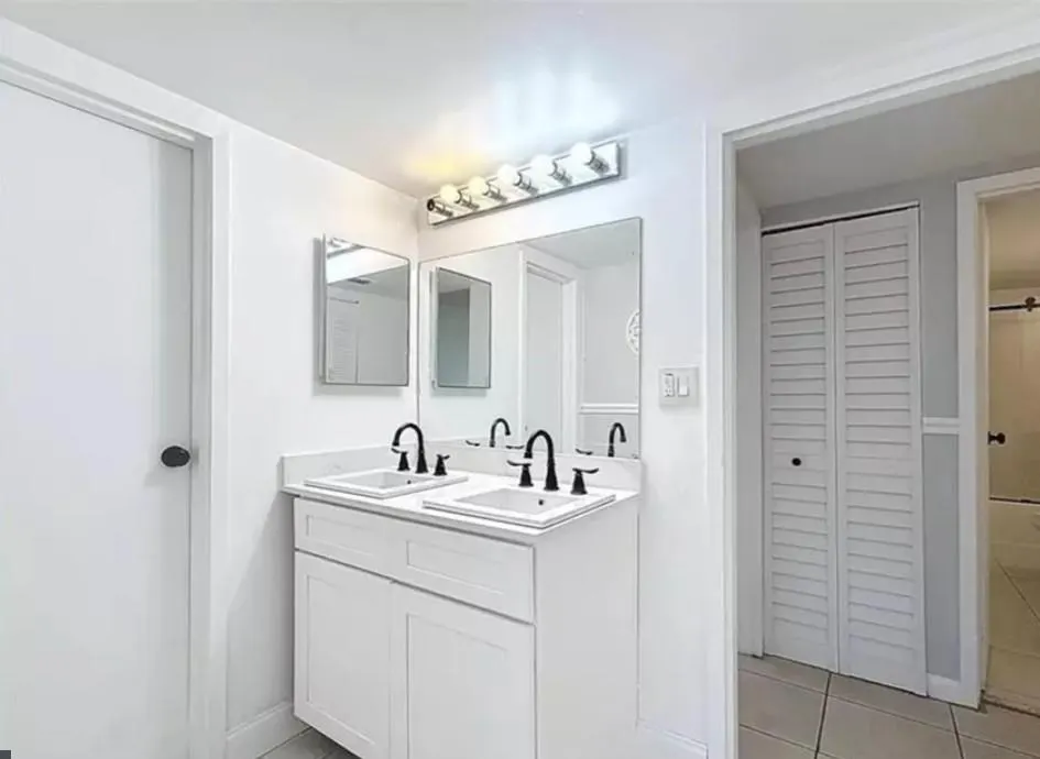 4304 NW 9th Ave, #2-3C