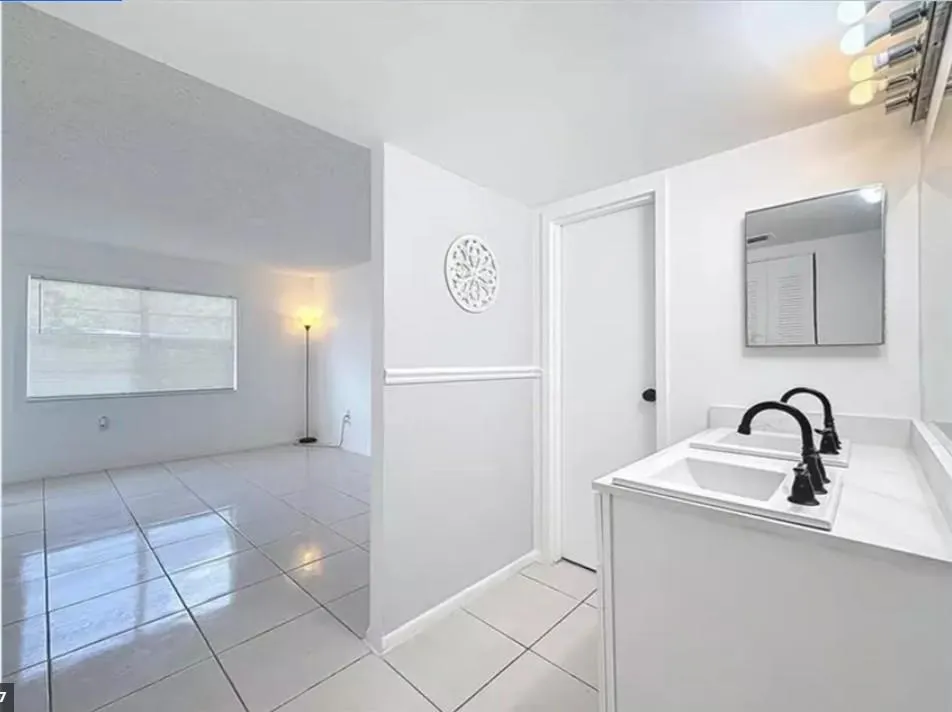 4304 NW 9th Ave, #2-3C