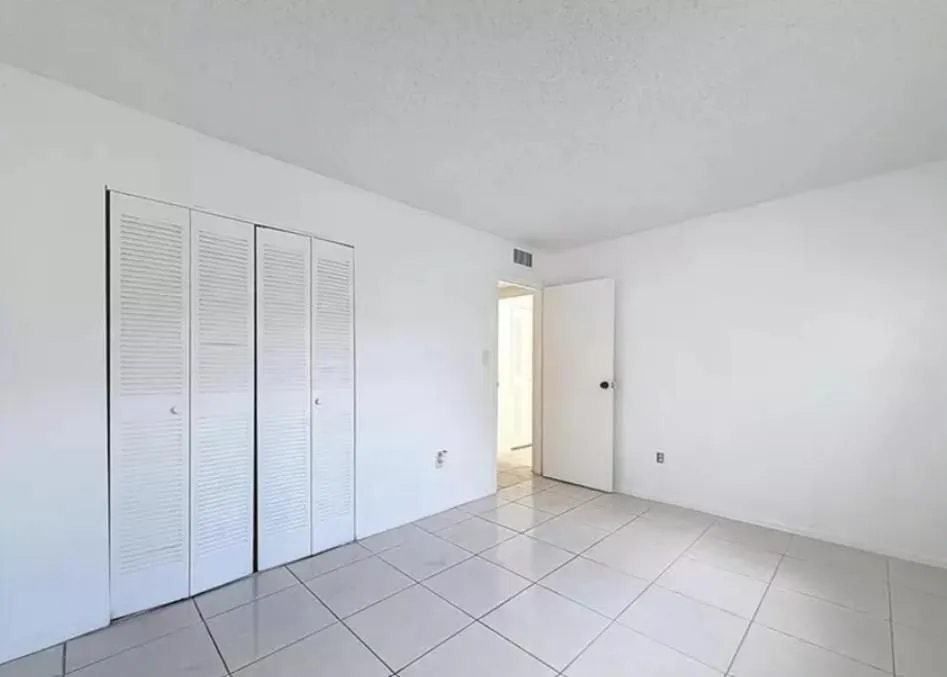 4304 NW 9th Ave, #2-3C