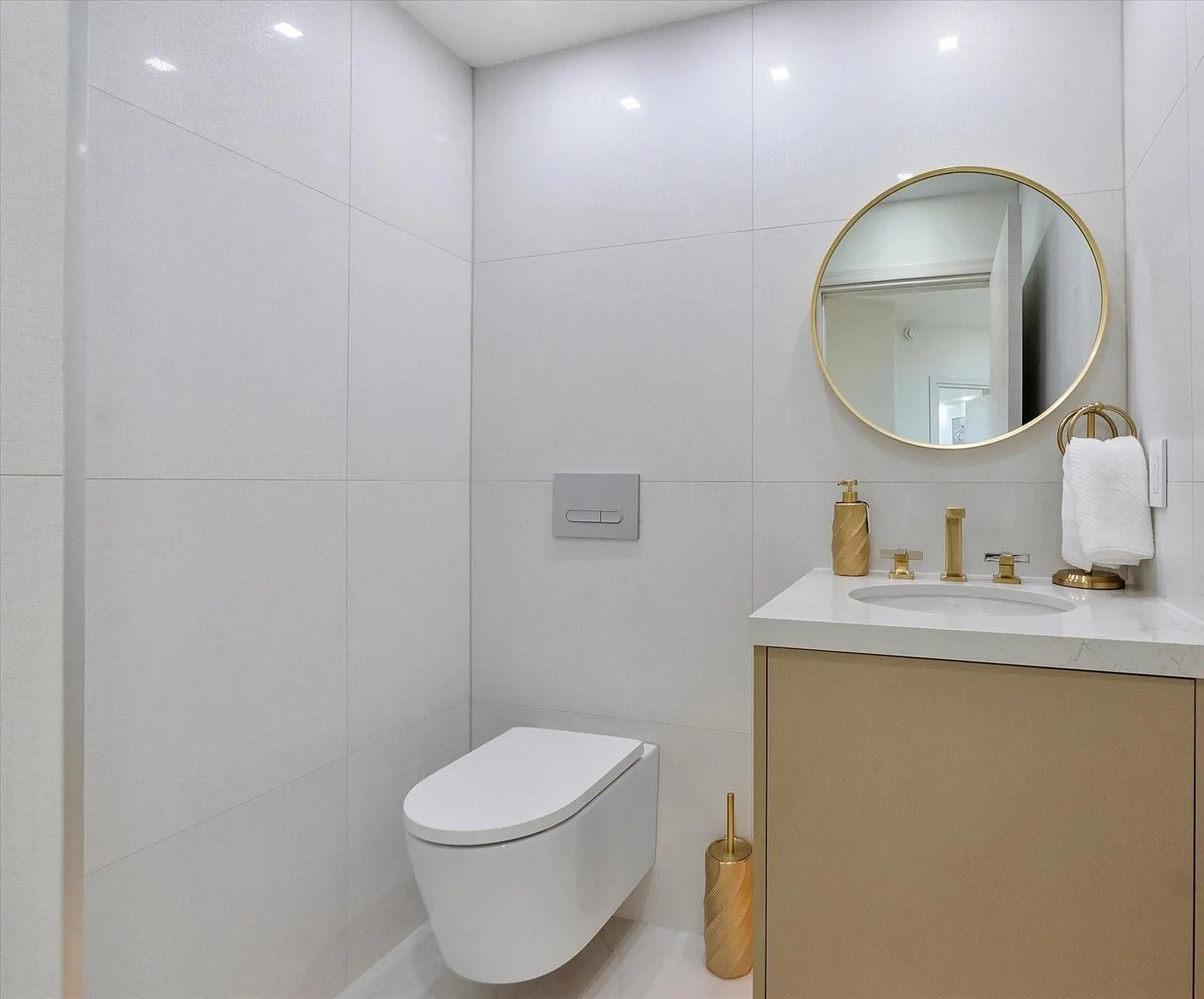 3100 N Ocean Blvd, #704