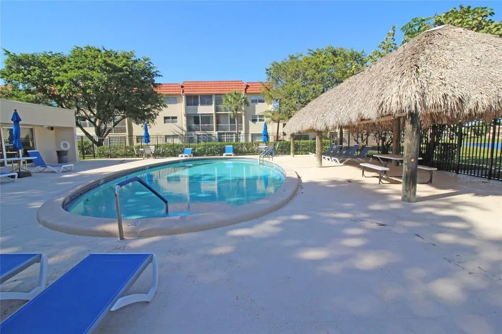 2750 Sunrise Lakes Dr, #112