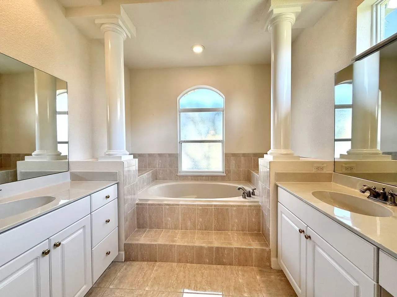 6018 NW Winfield Drive