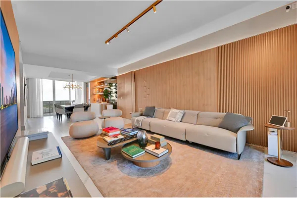 16001 Collins Ave, #3004