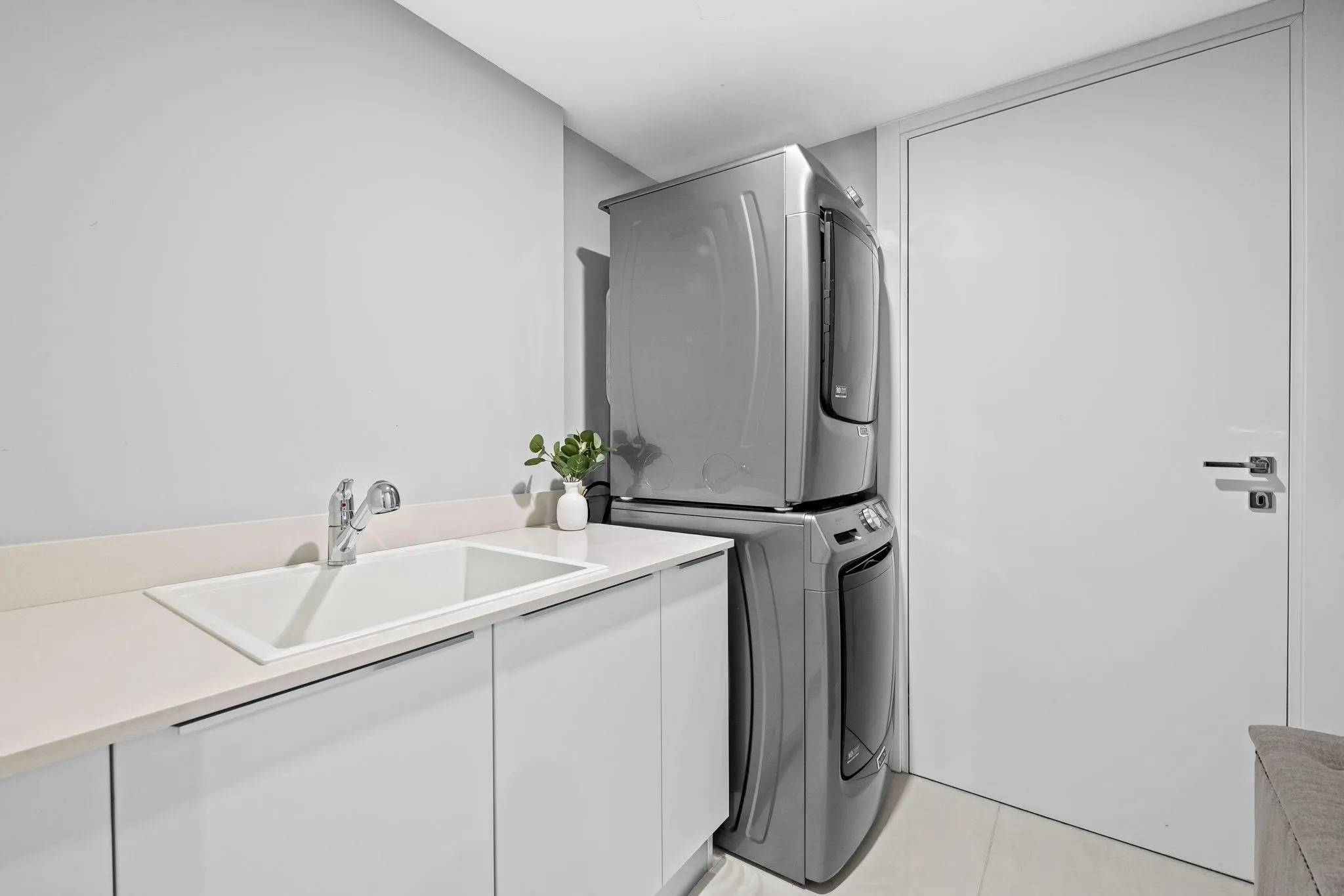 435 Bayshore Dr, #302