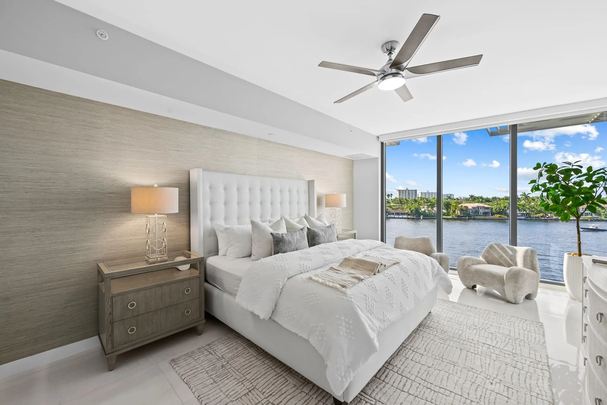 435 Bayshore Dr, #302