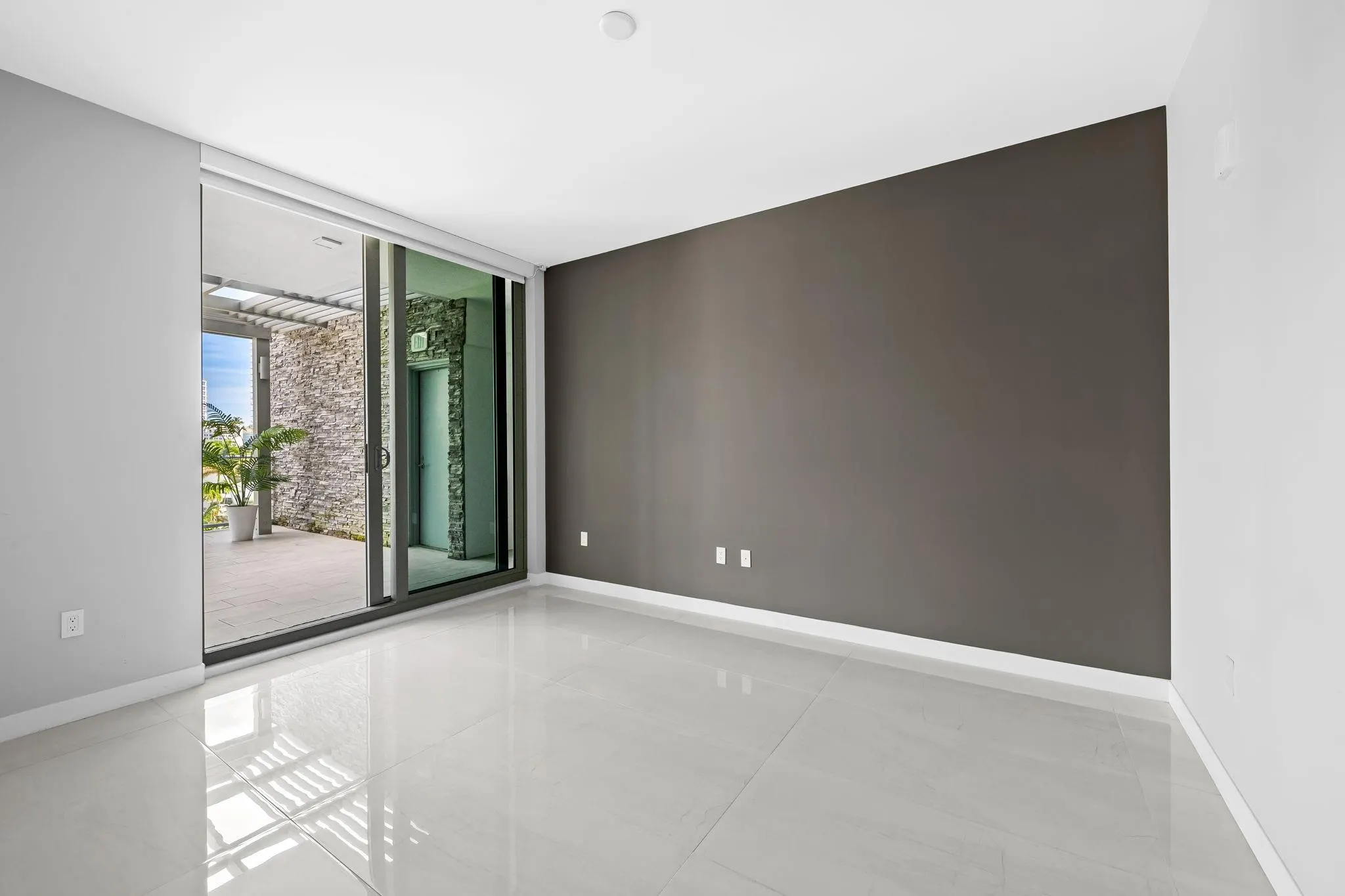 435 Bayshore Dr, #302