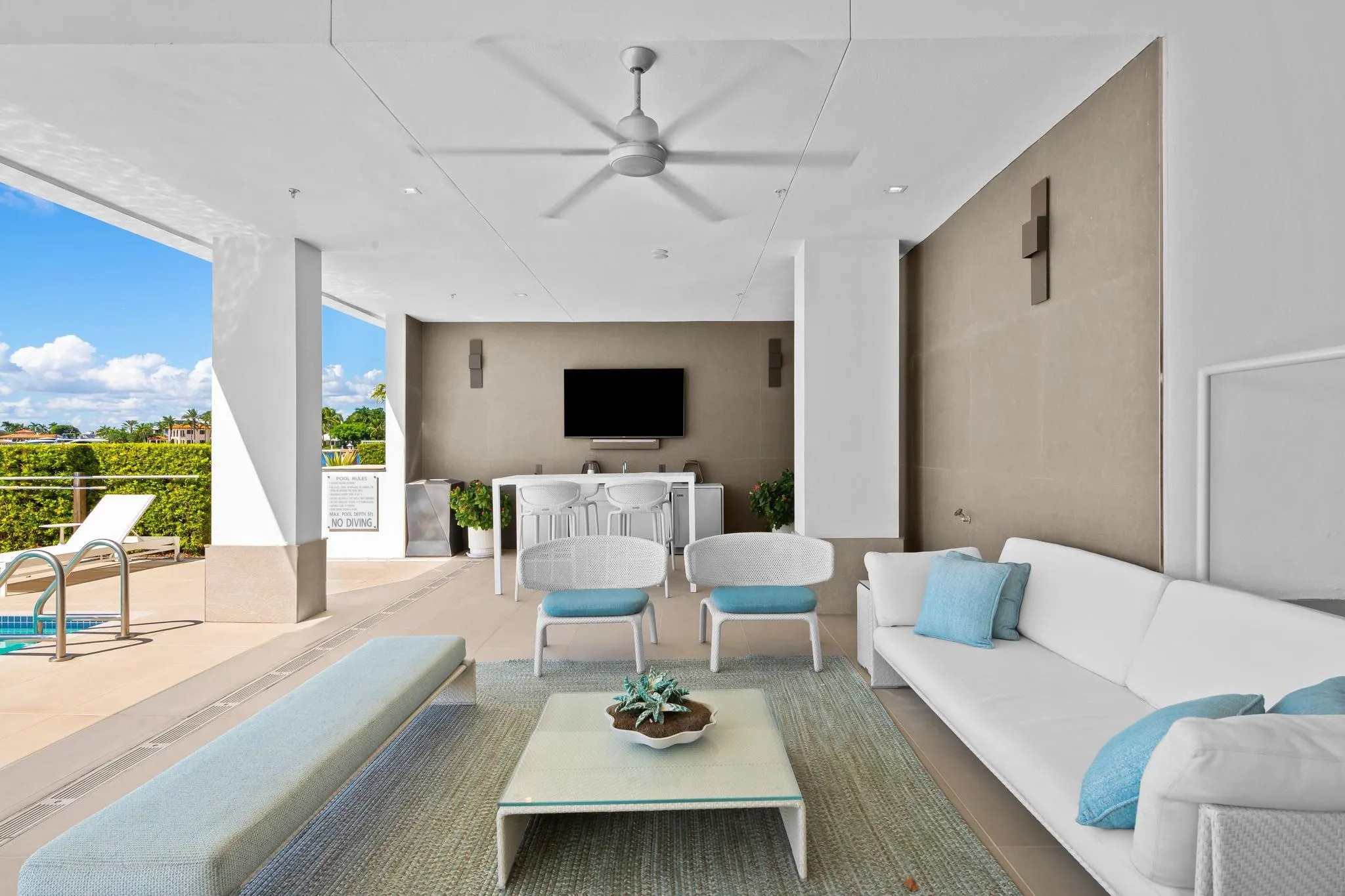 435 Bayshore Dr, #302