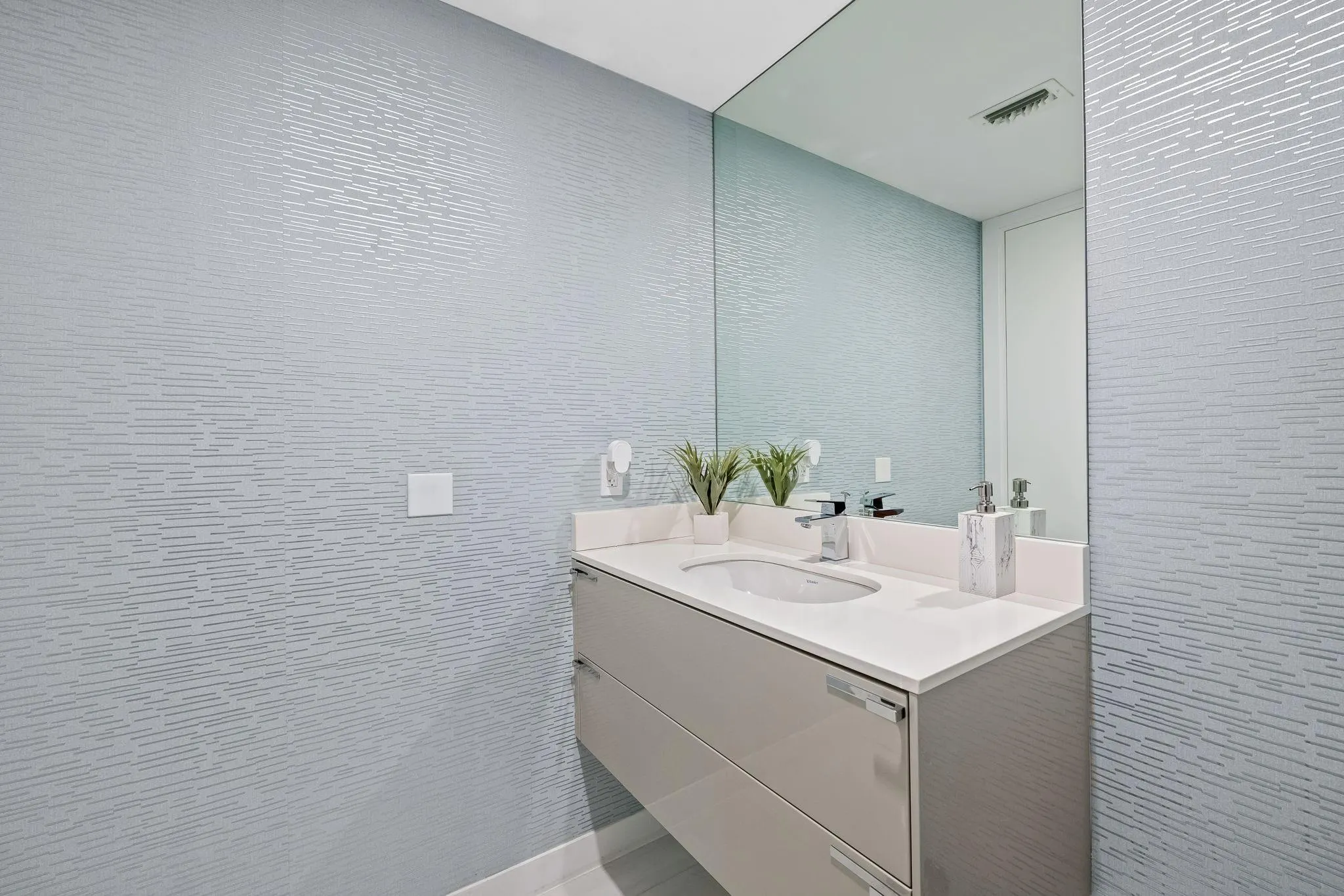 435 Bayshore Dr, #302