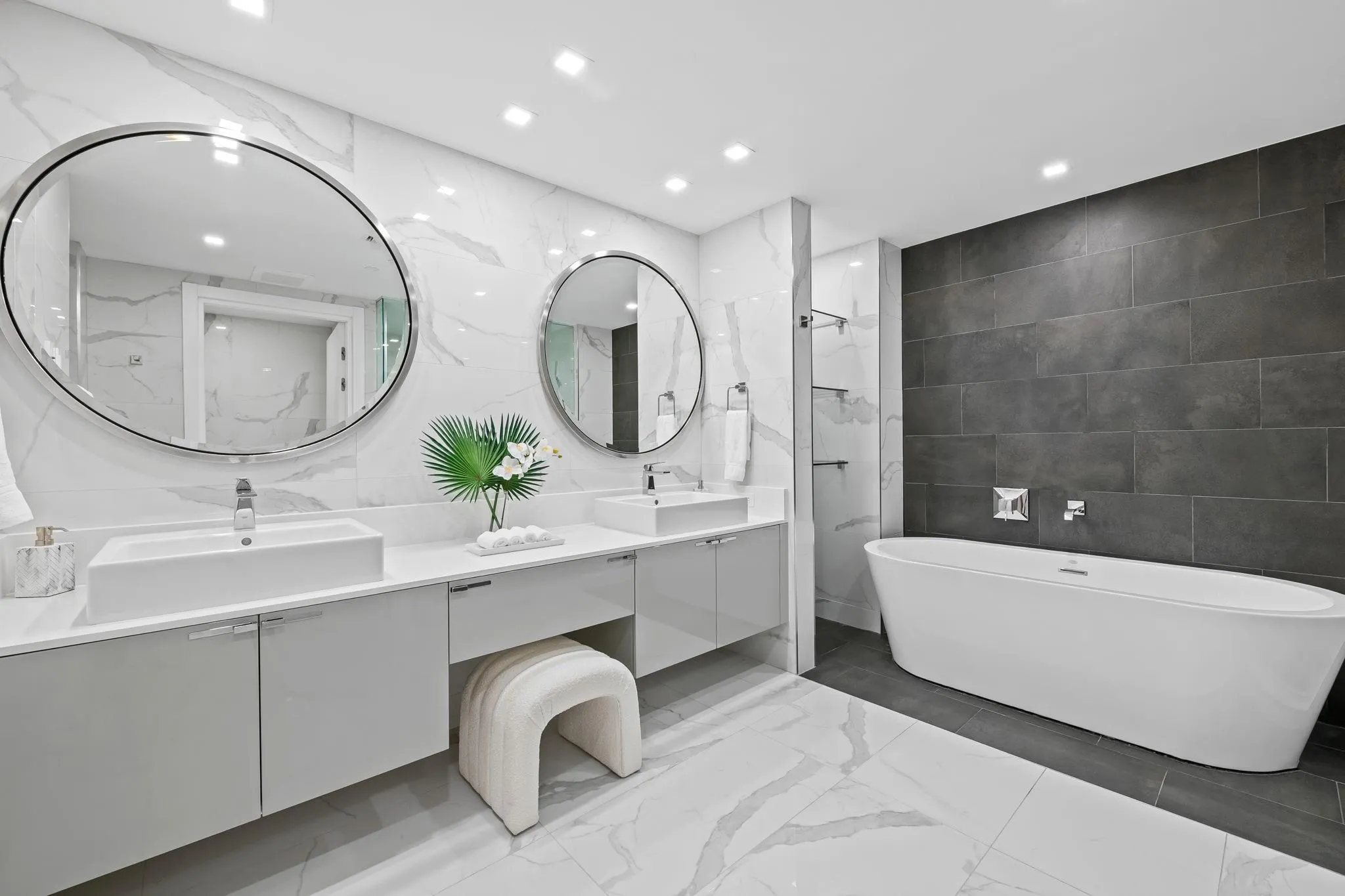 435 Bayshore Dr, #302