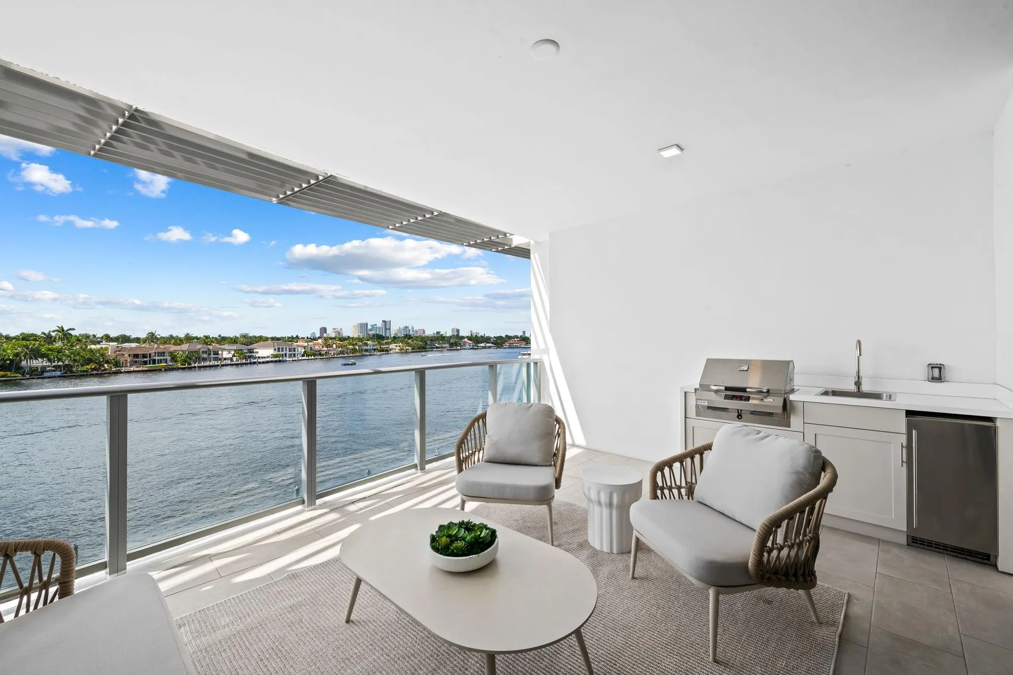 435 Bayshore Dr, #302