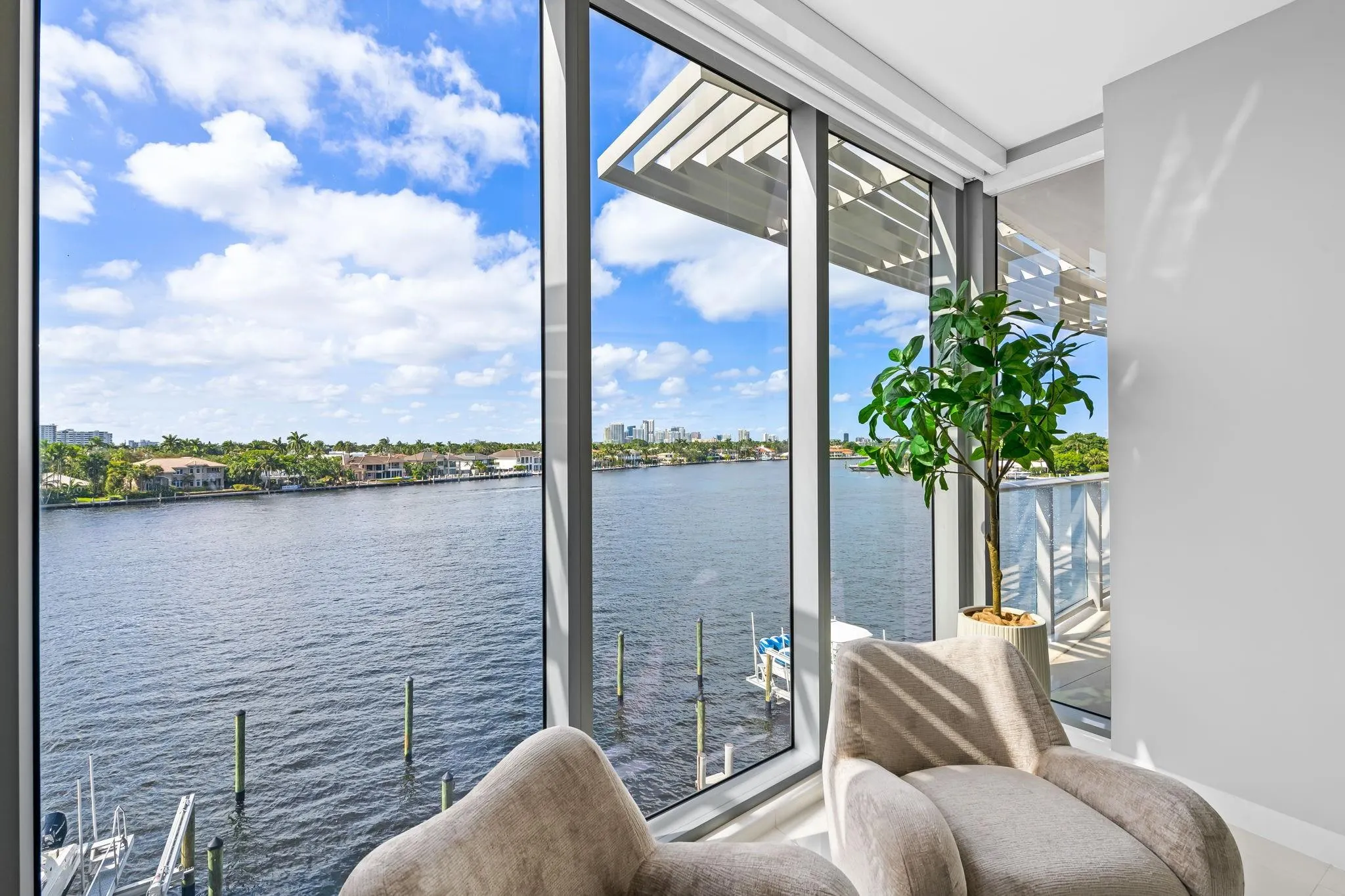 435 Bayshore Dr, #302