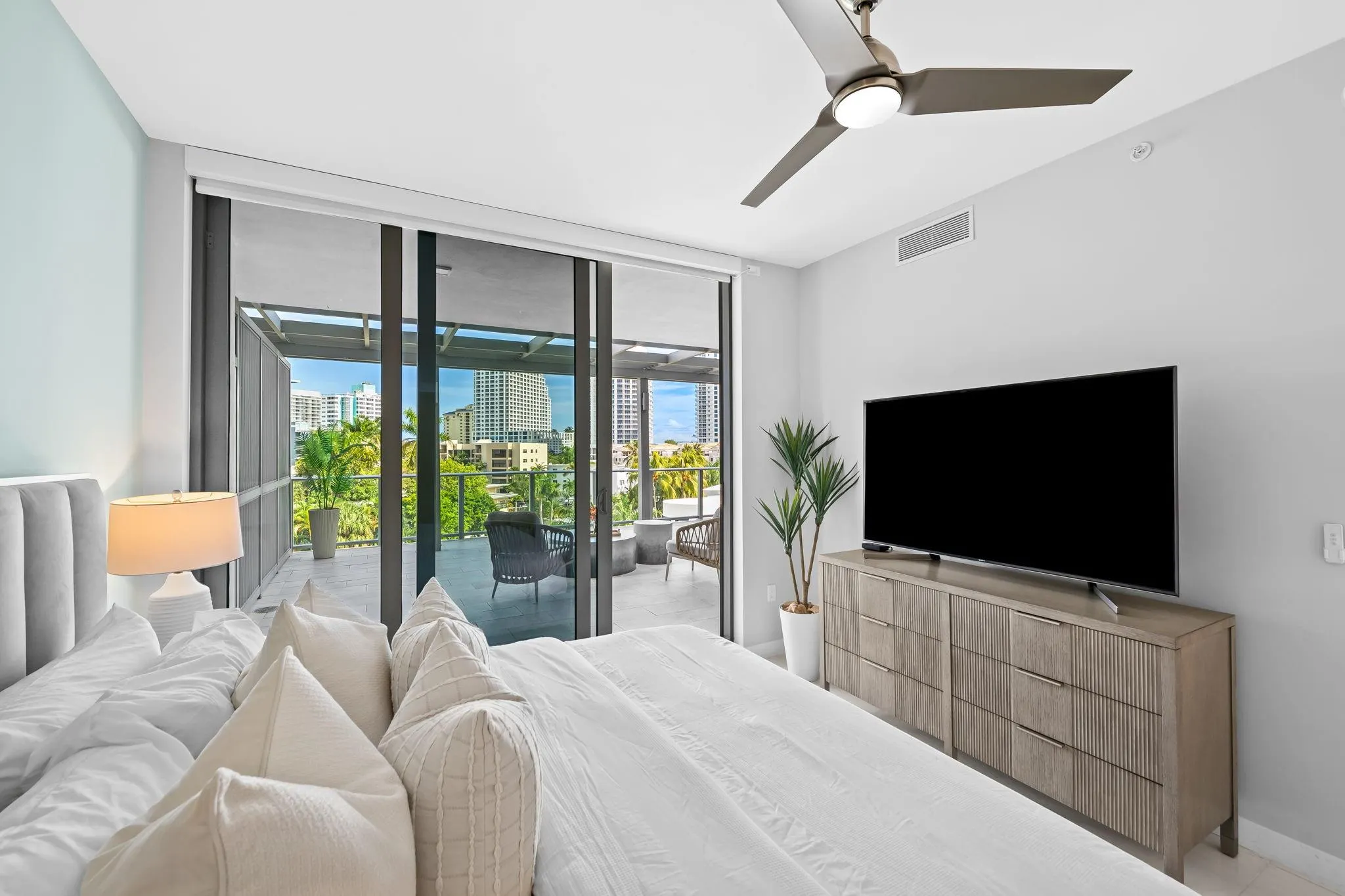 435 Bayshore Dr, #302