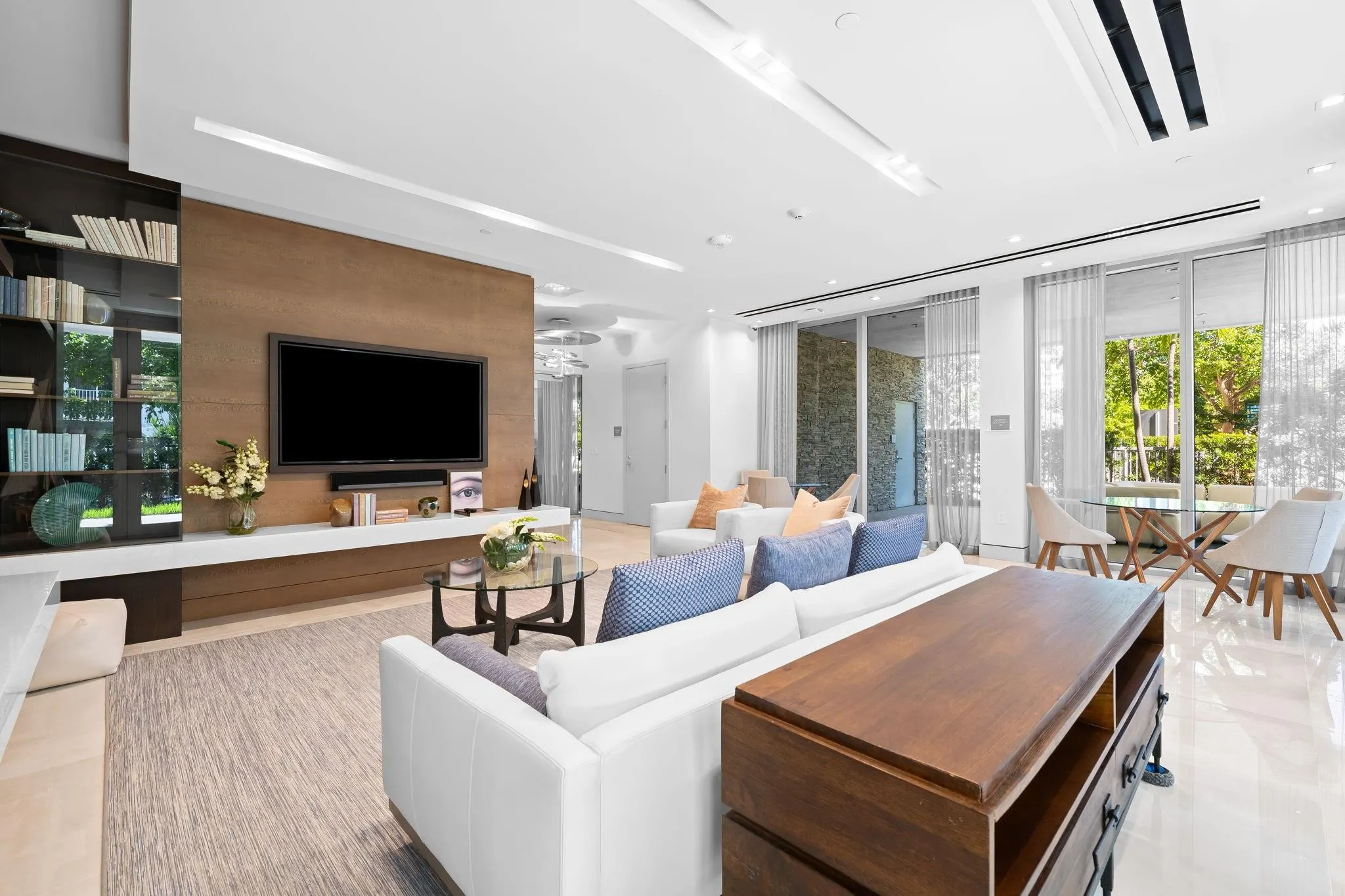 435 Bayshore Dr, #302