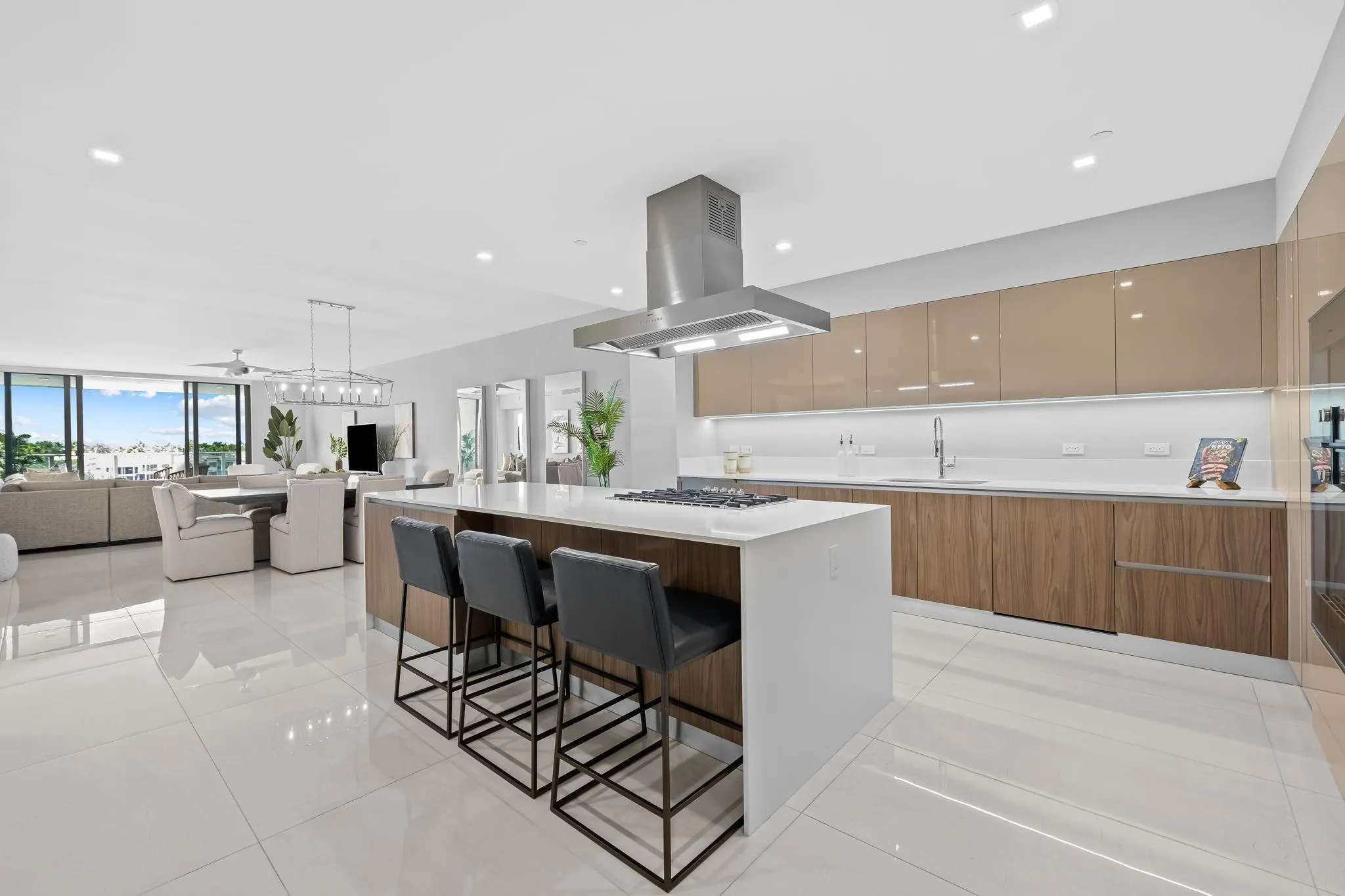 435 Bayshore Dr, #302