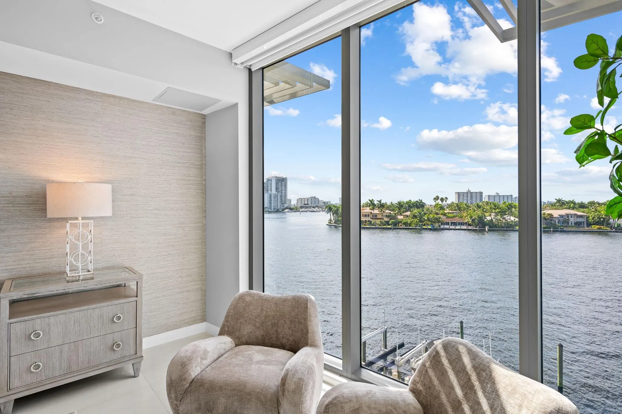 435 Bayshore Dr, #302