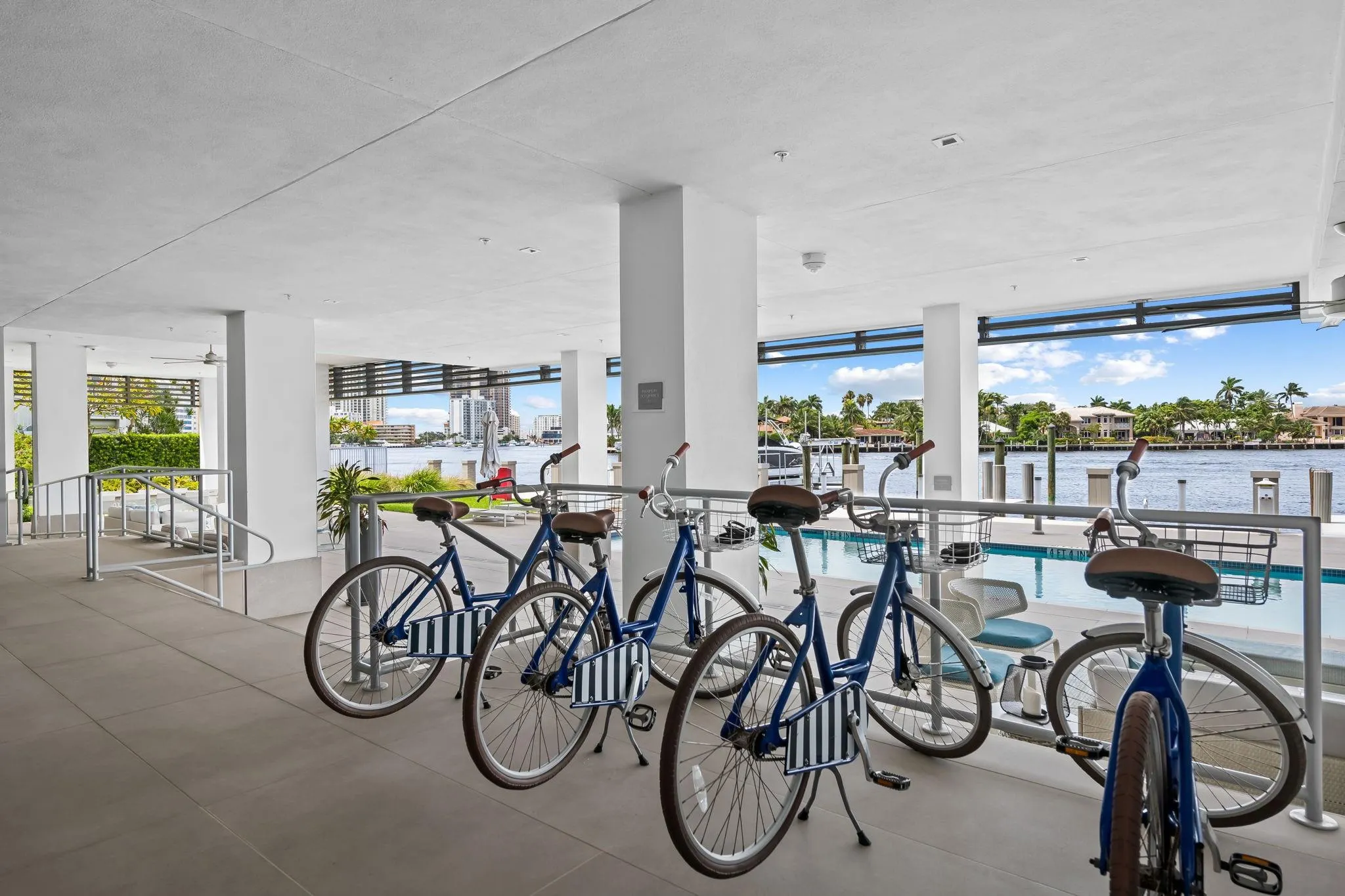 435 Bayshore Dr, #302