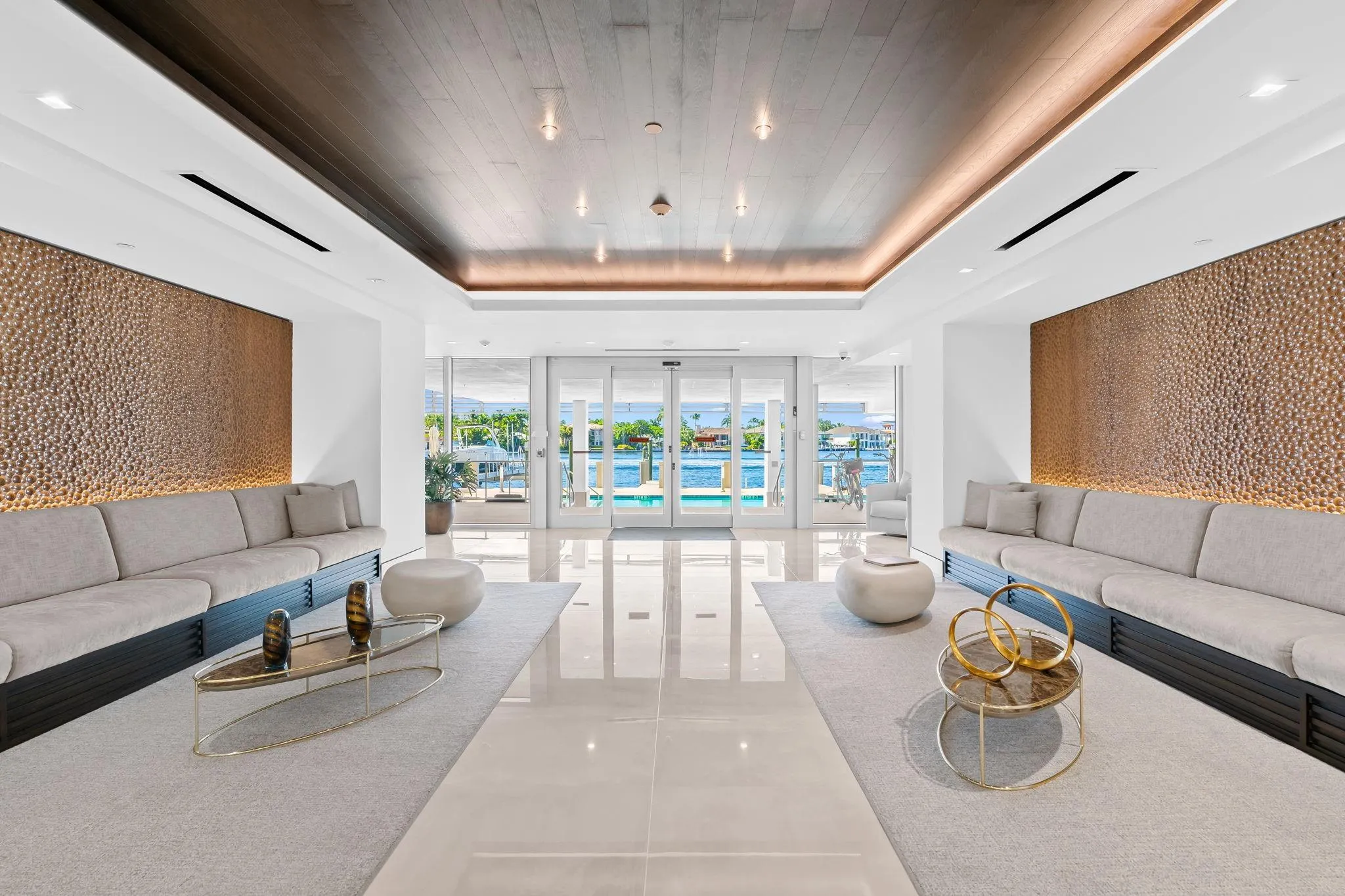 435 Bayshore Dr, #302