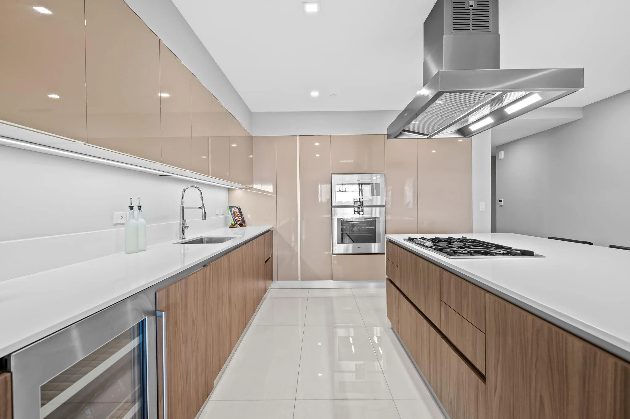 435 Bayshore Dr, #302