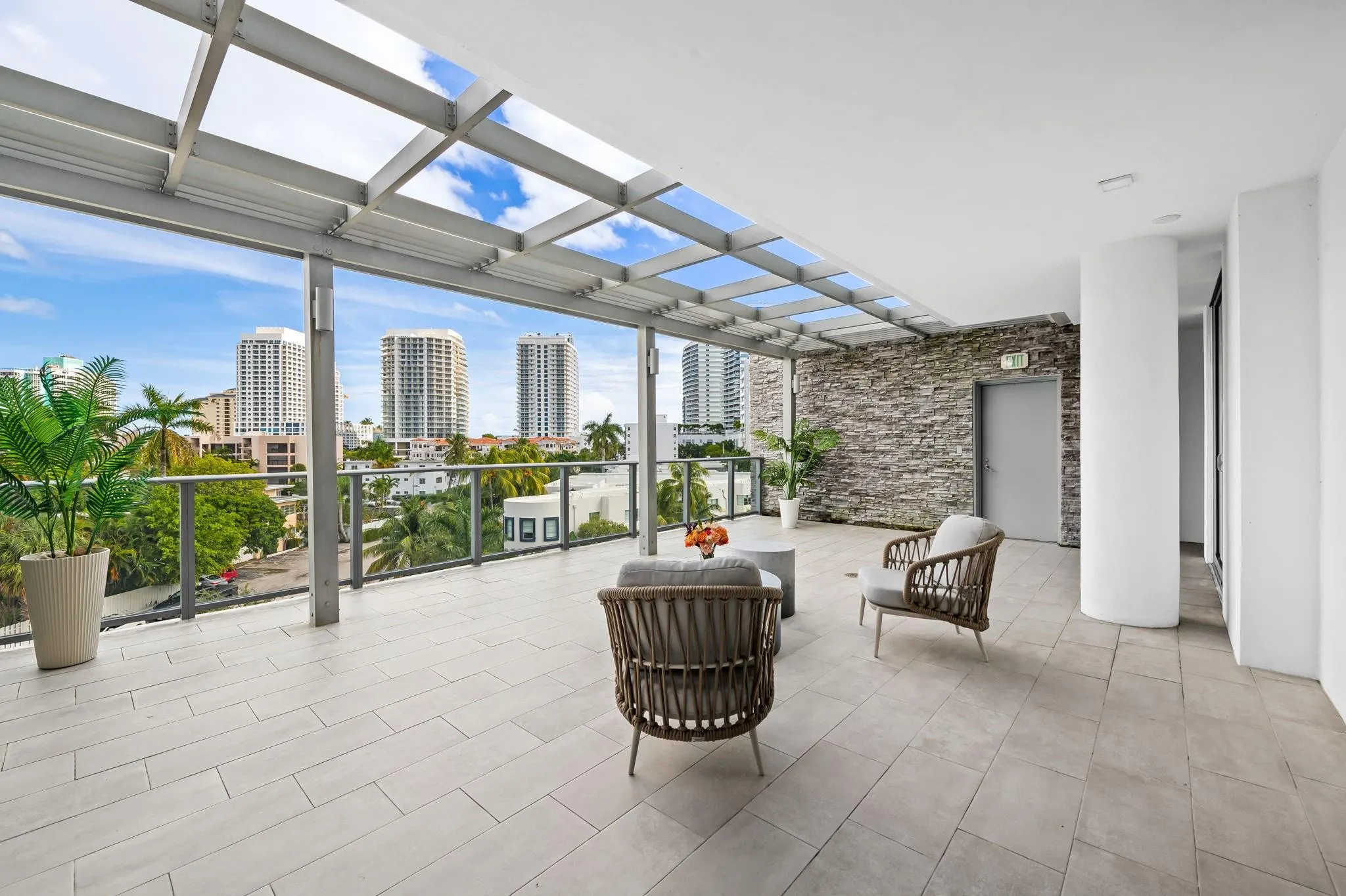 435 Bayshore Dr, #302