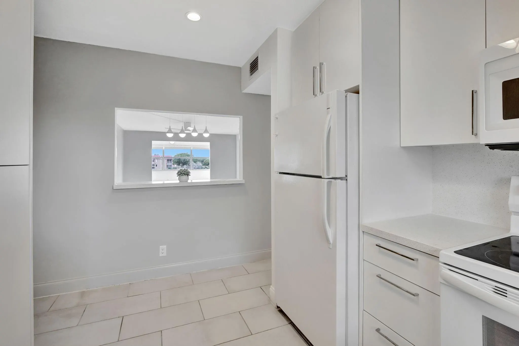 9861 Sunrise Lakes Blvd, #303