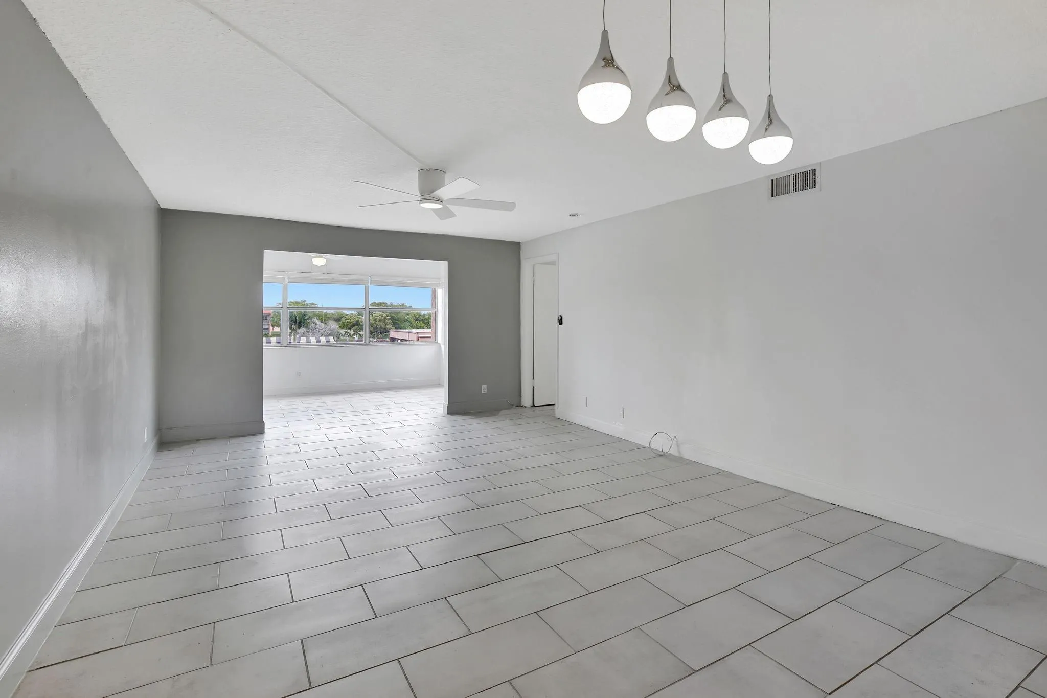 9861 Sunrise Lakes Blvd, #303