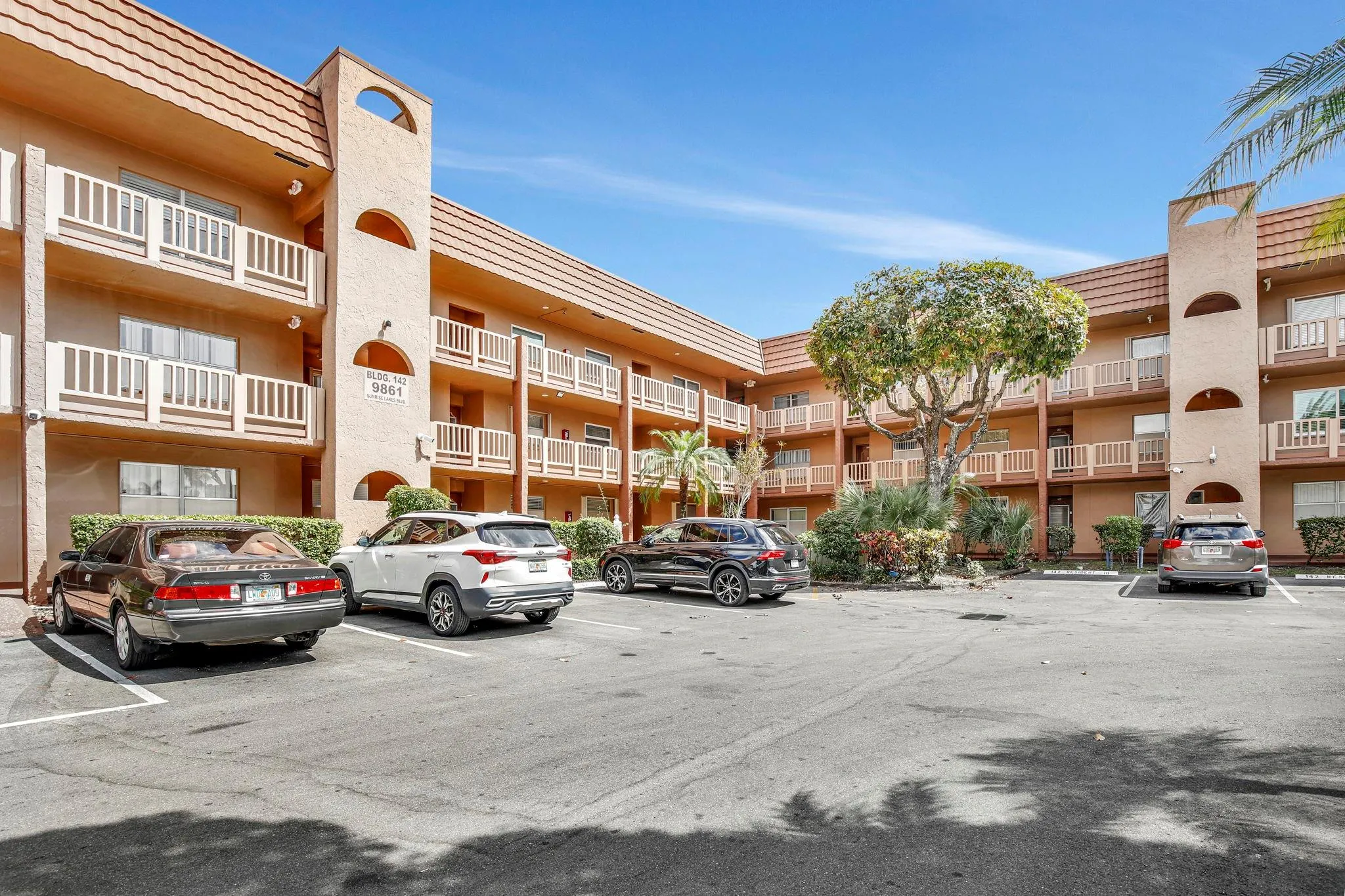 9861 Sunrise Lakes Blvd, #303