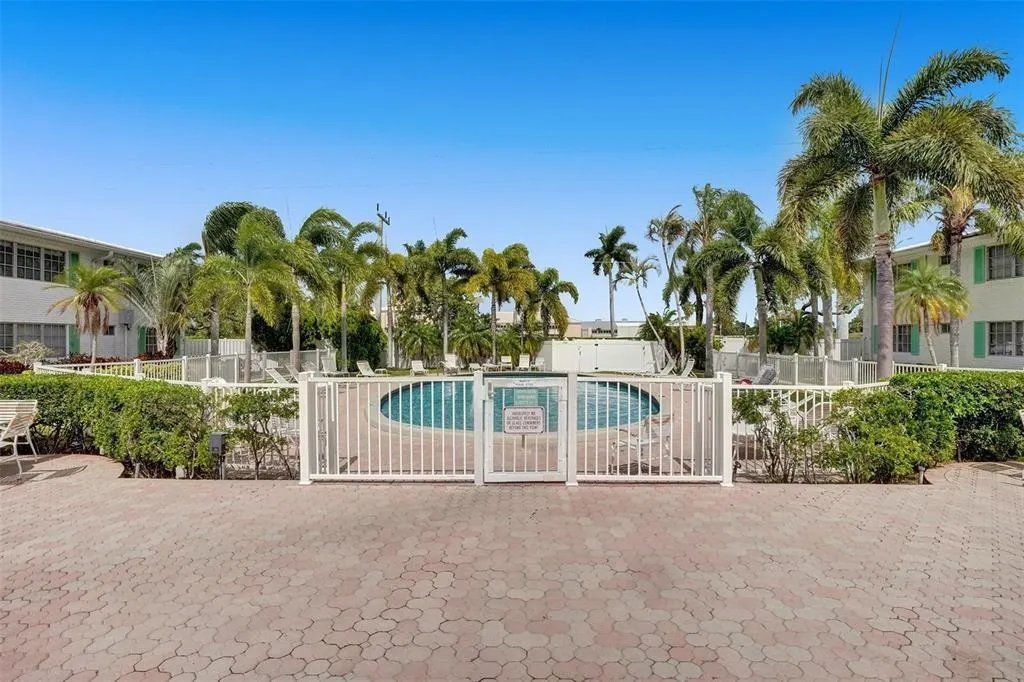 1821 NE 62nd St, #301