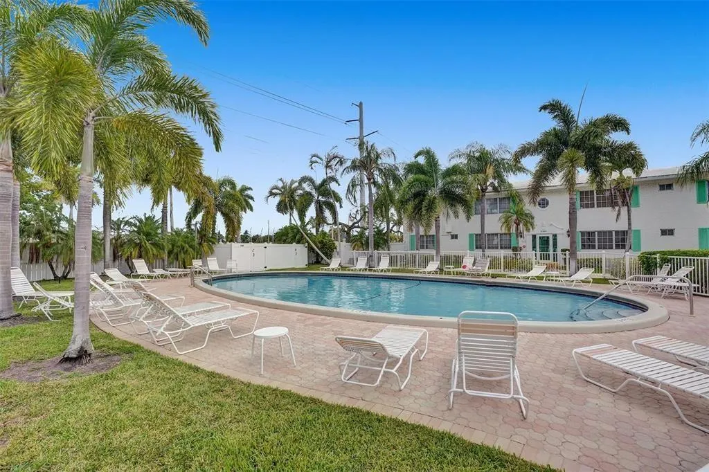 1821 NE 62nd St, #301