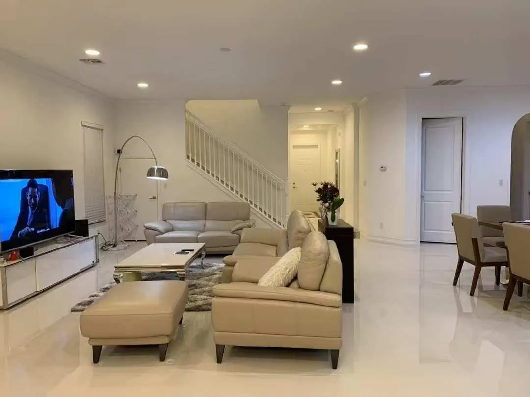 11425 Watercrest Cir