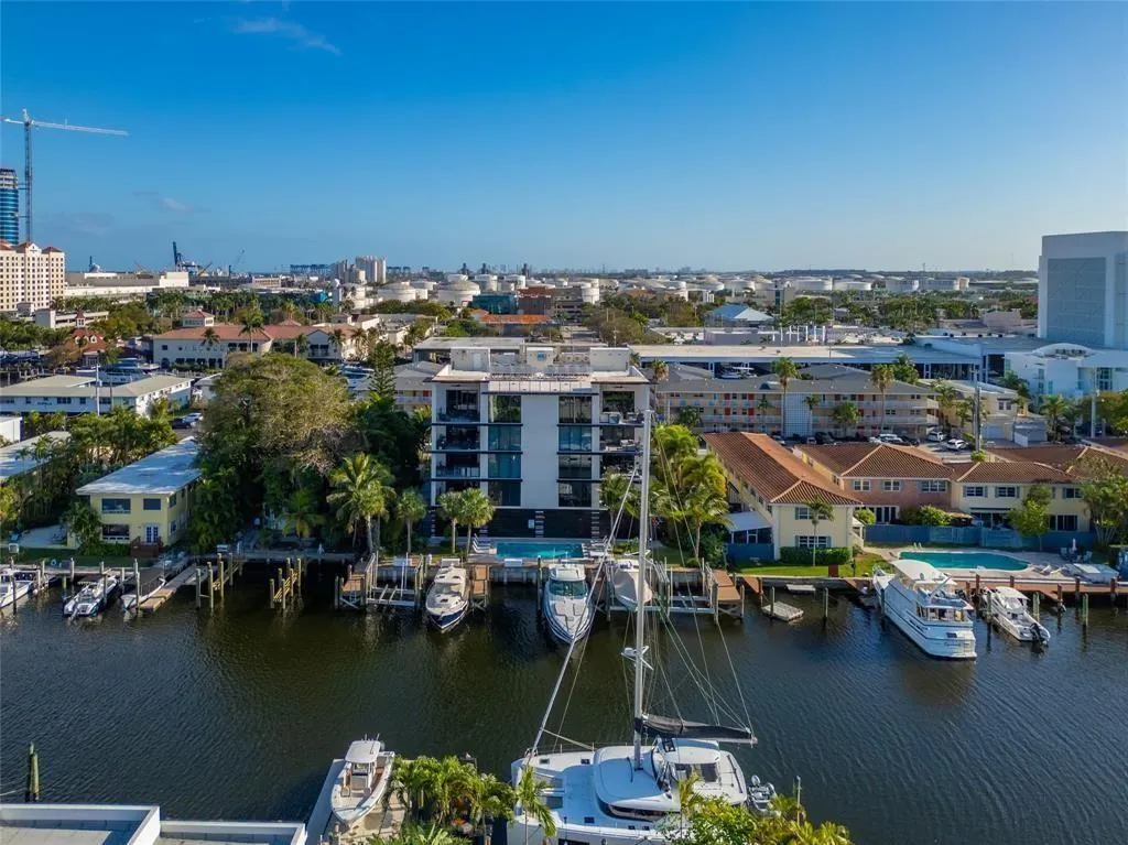 1507 SE 15th Street, #202