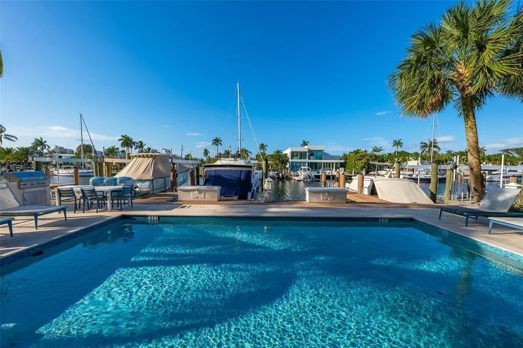 1507 SE 15th Street, #202