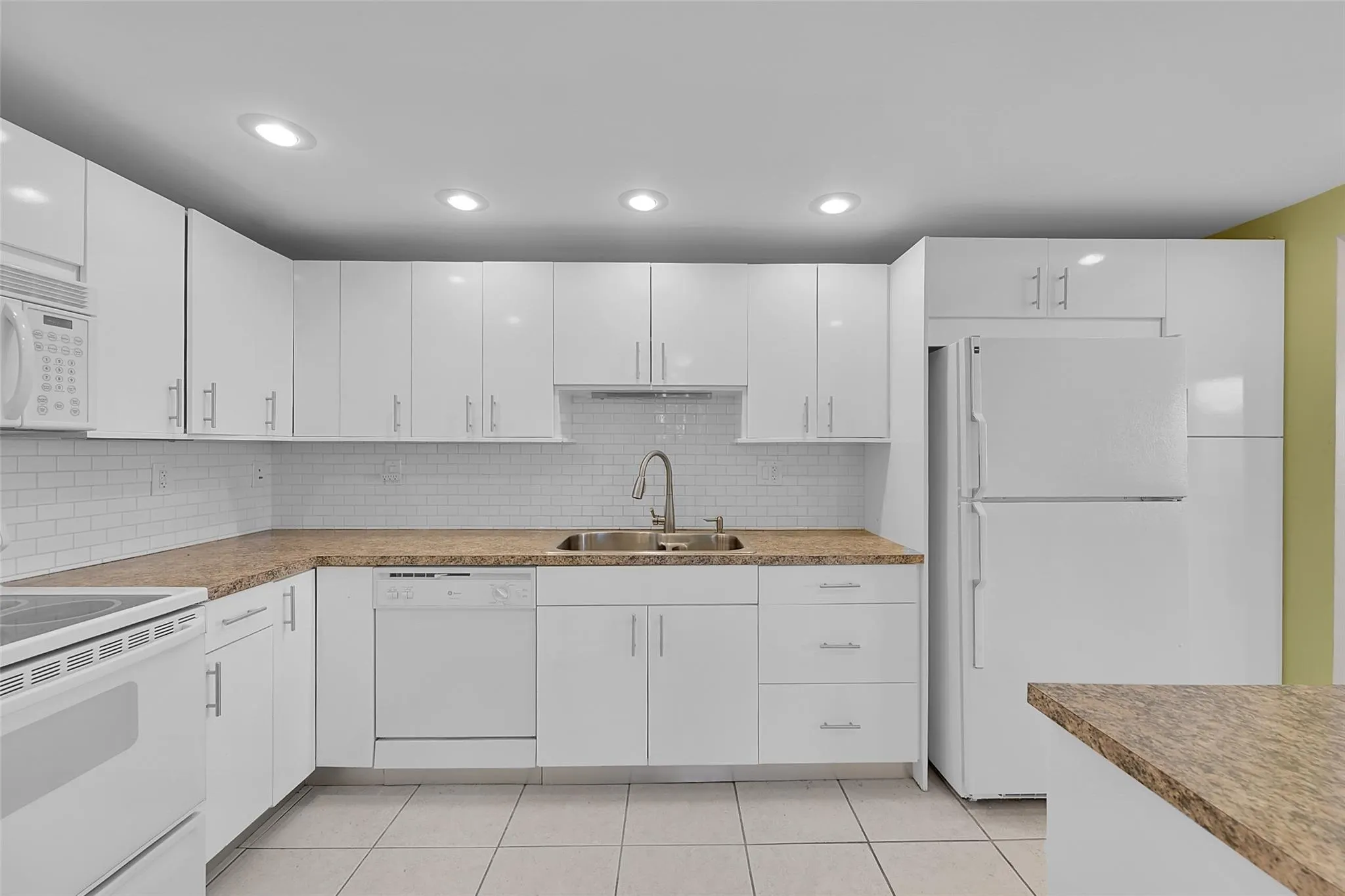 531 N Ocean Blvd, #901