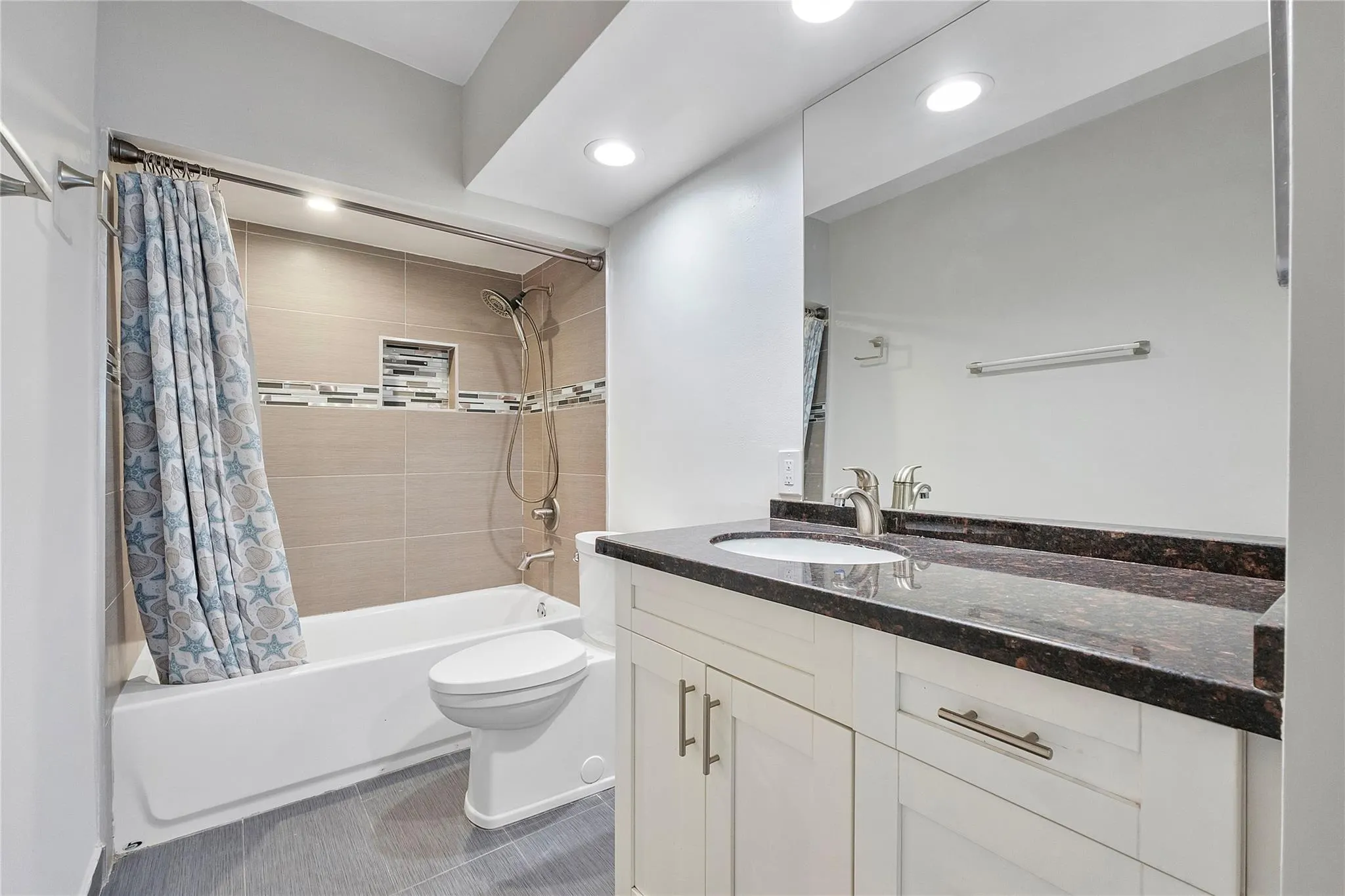 2175 NE 56th St, #104