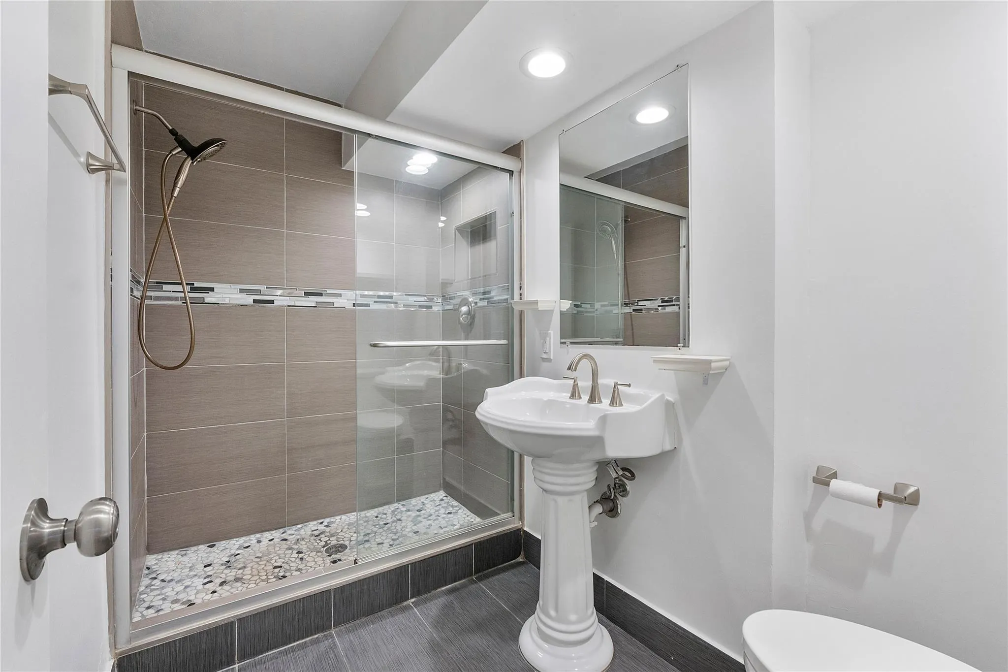 2175 NE 56th St, #104