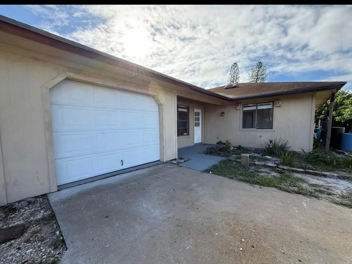 8736 SE Algozzini Pl