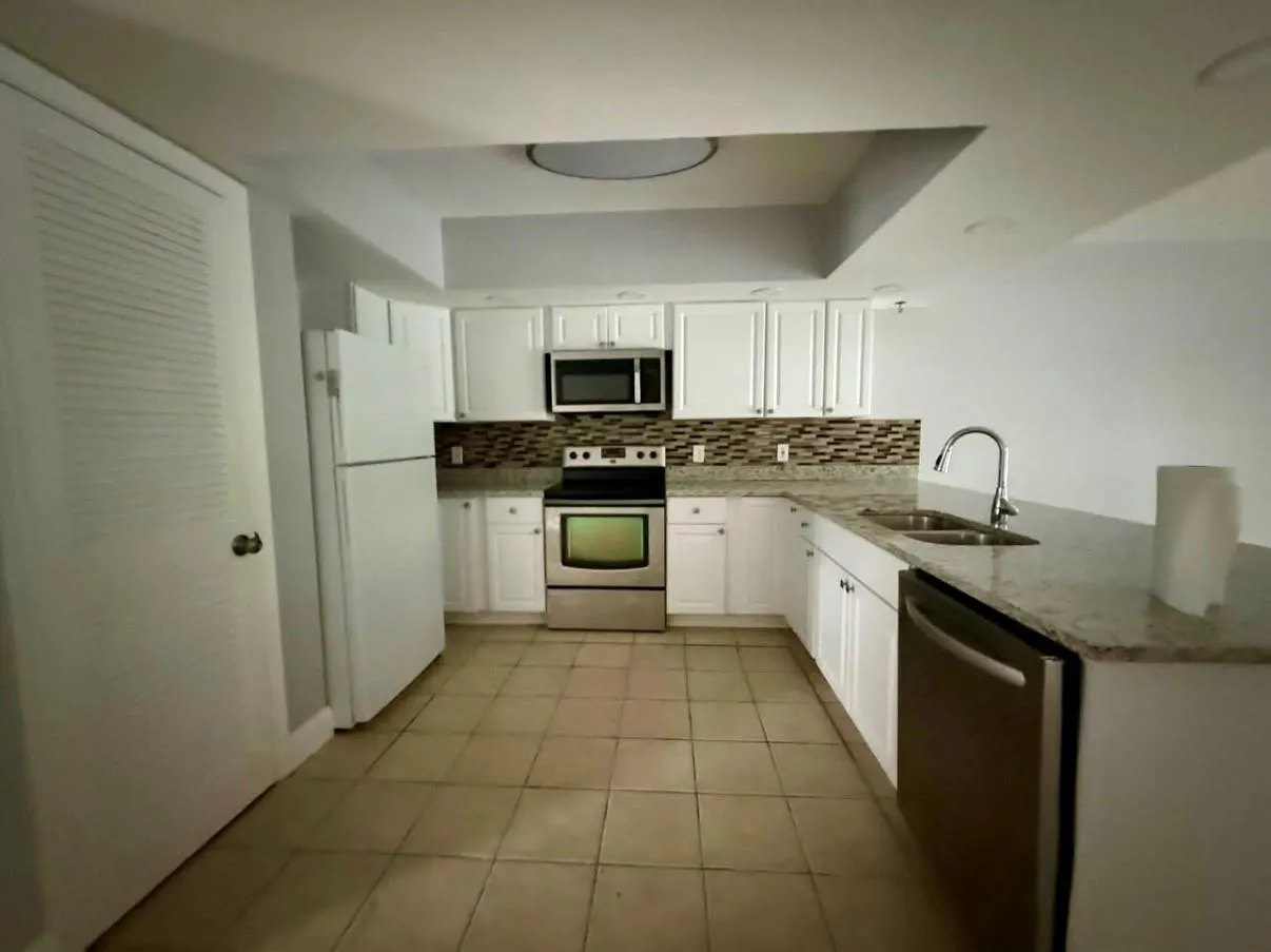 8736 SE Algozzini Pl