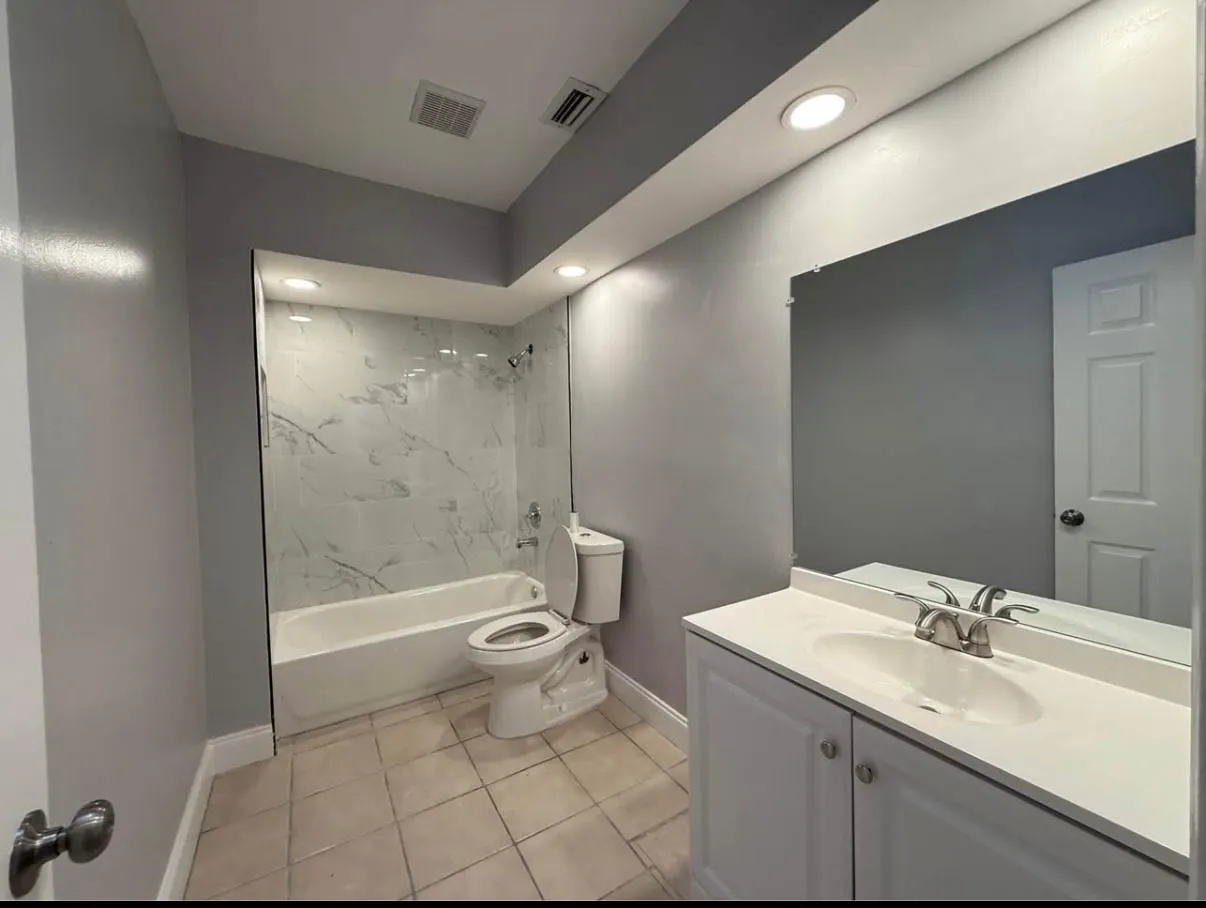 8736 SE Algozzini Pl