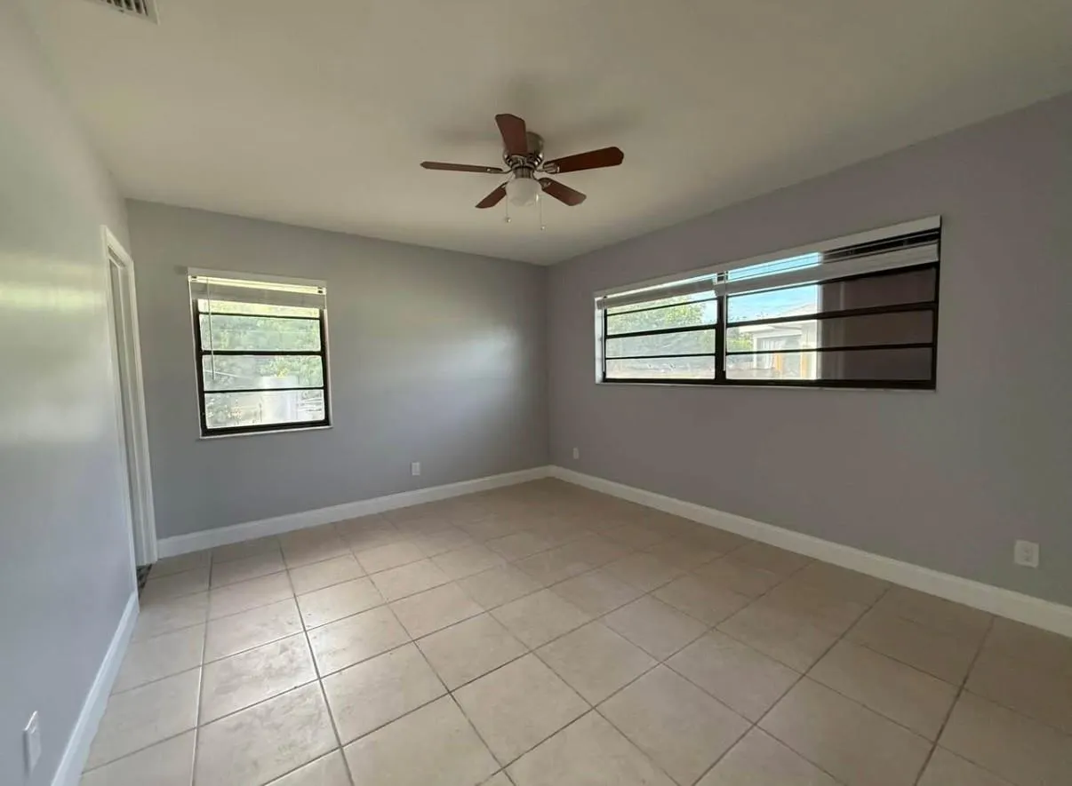 8736 SE Algozzini Pl