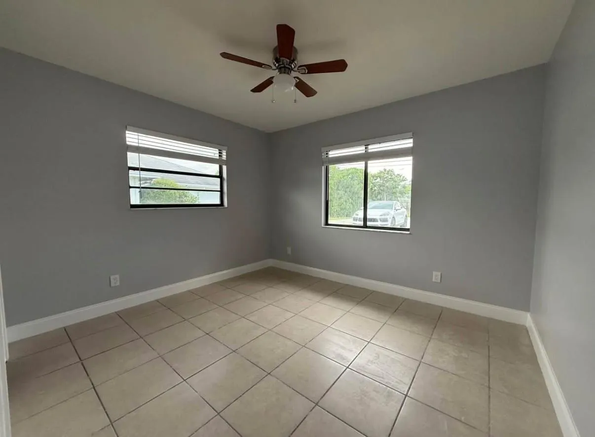 8736 SE Algozzini Pl