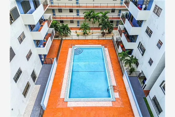 1470 W 41st St, #201