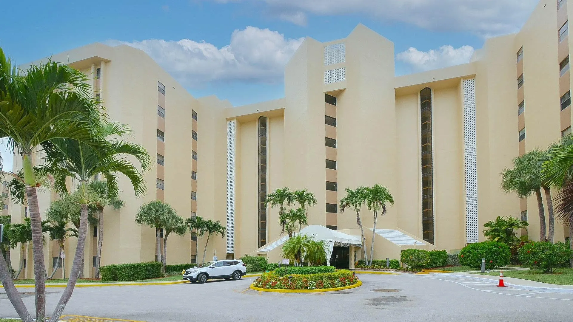 7200 Radice Ct, #502