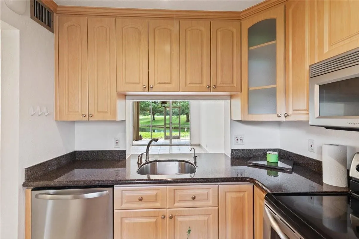 9470 Poinciana Pl, #103