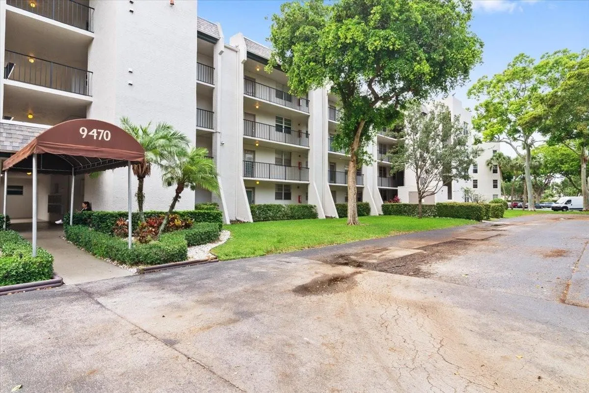 9470 Poinciana Pl, #103