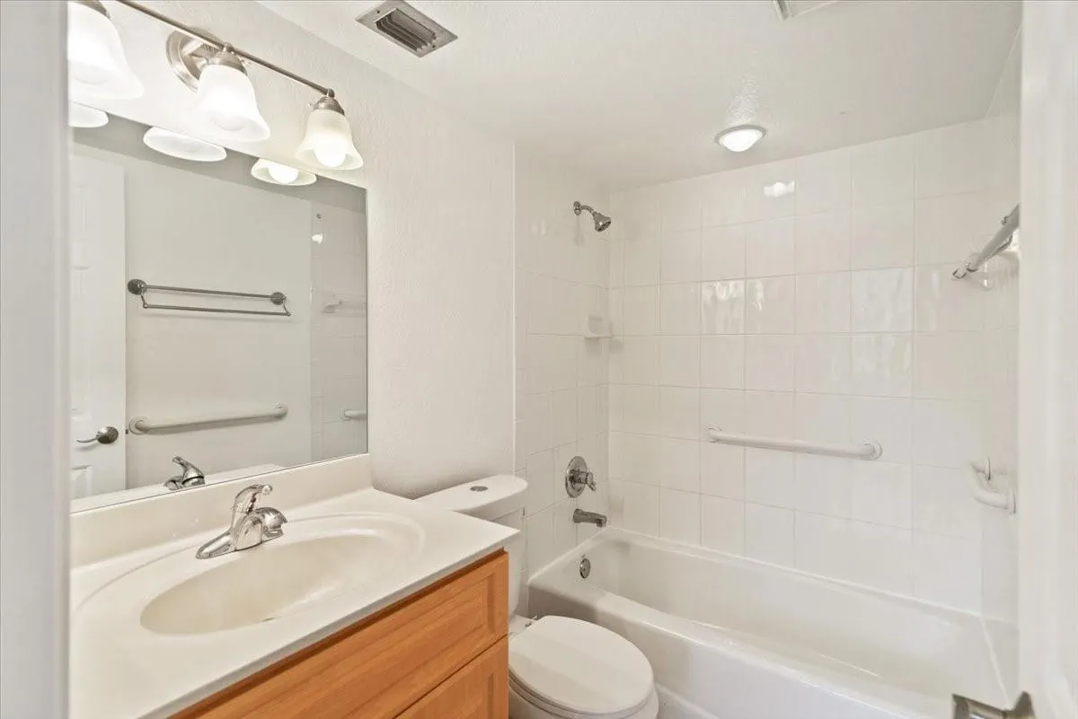 9470 Poinciana Pl, #103