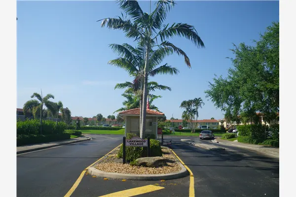 9902 Twin Lakes Dr, #9902