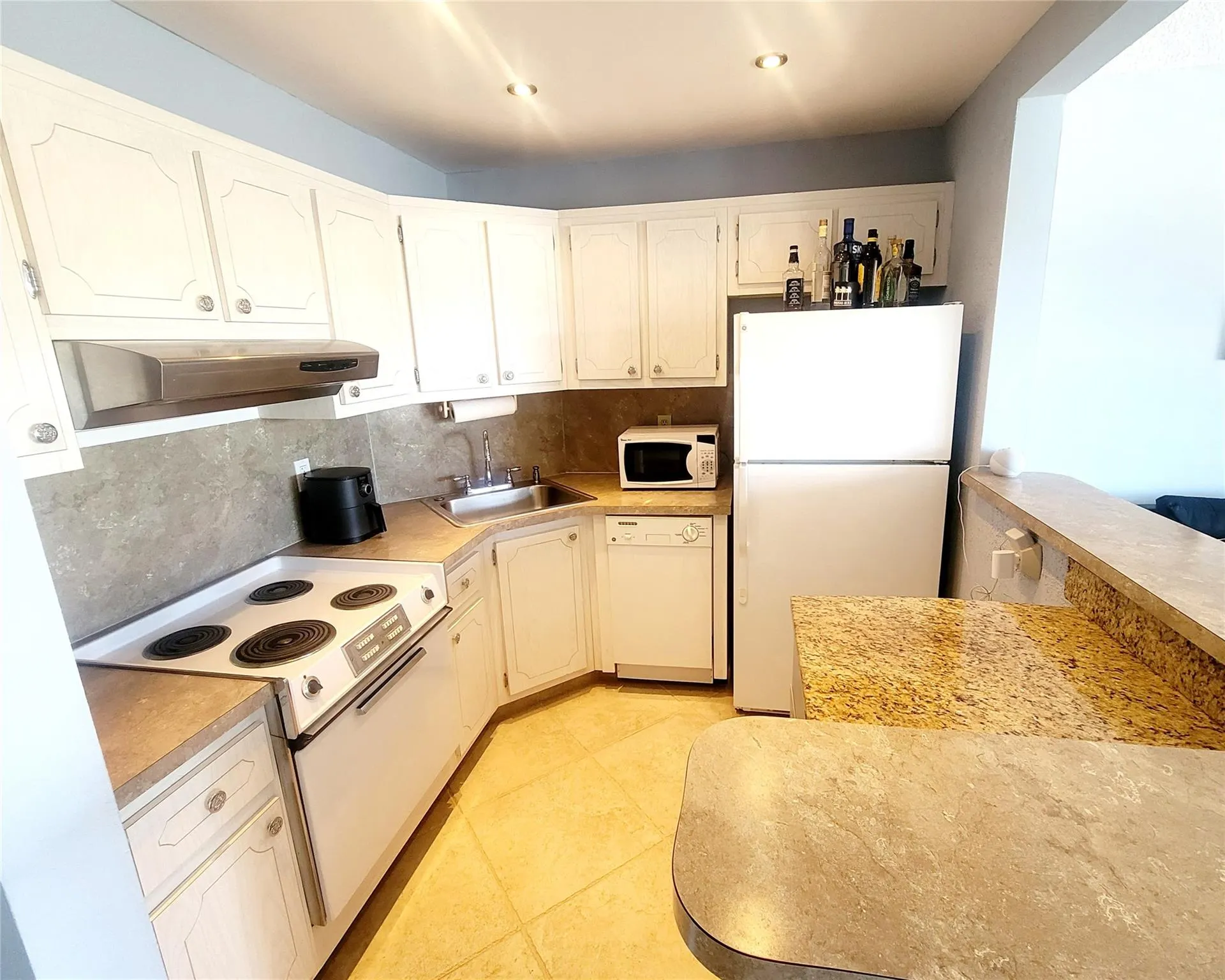 3200 NE 7th Ct, #308C