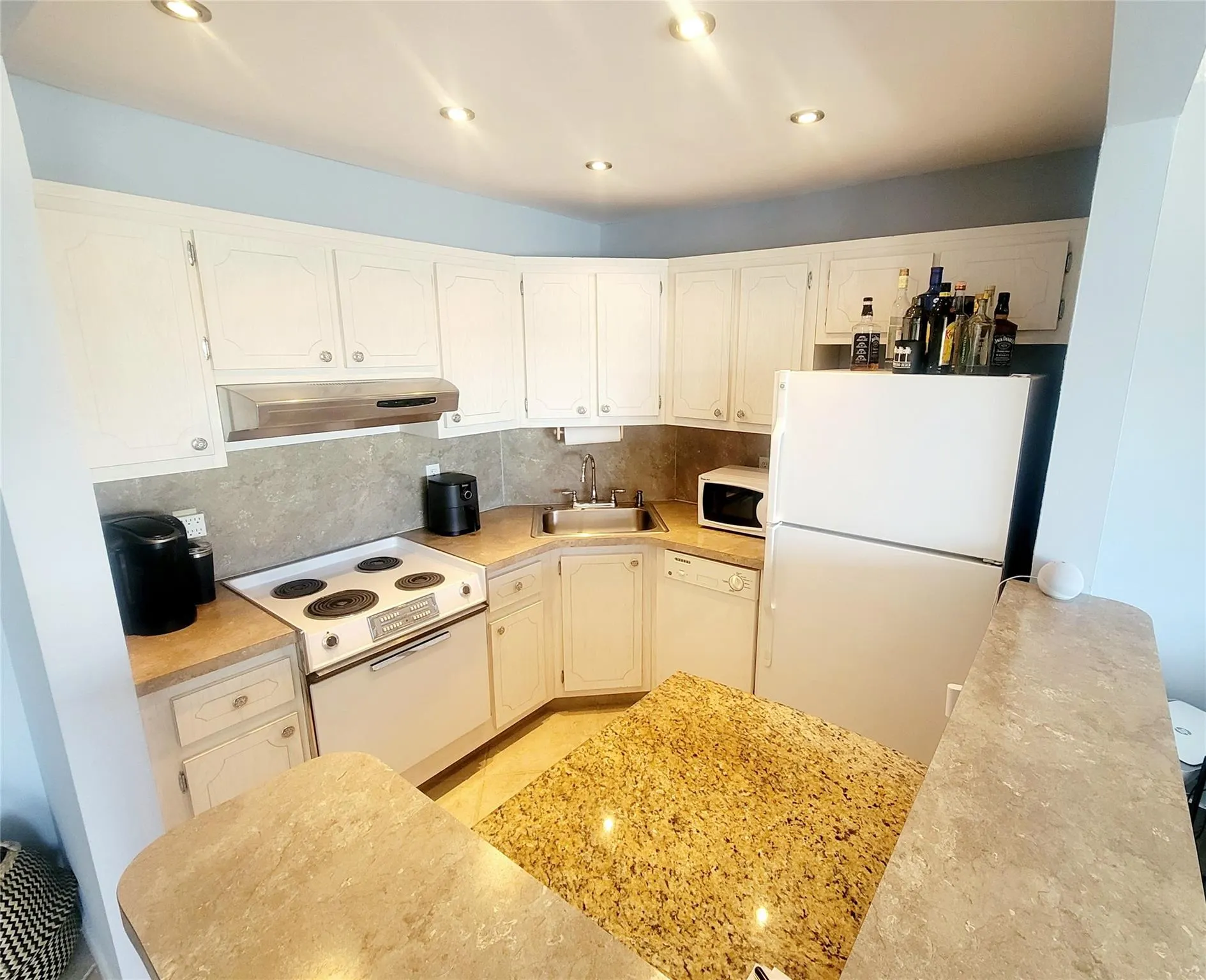 3200 NE 7th Ct, #308C